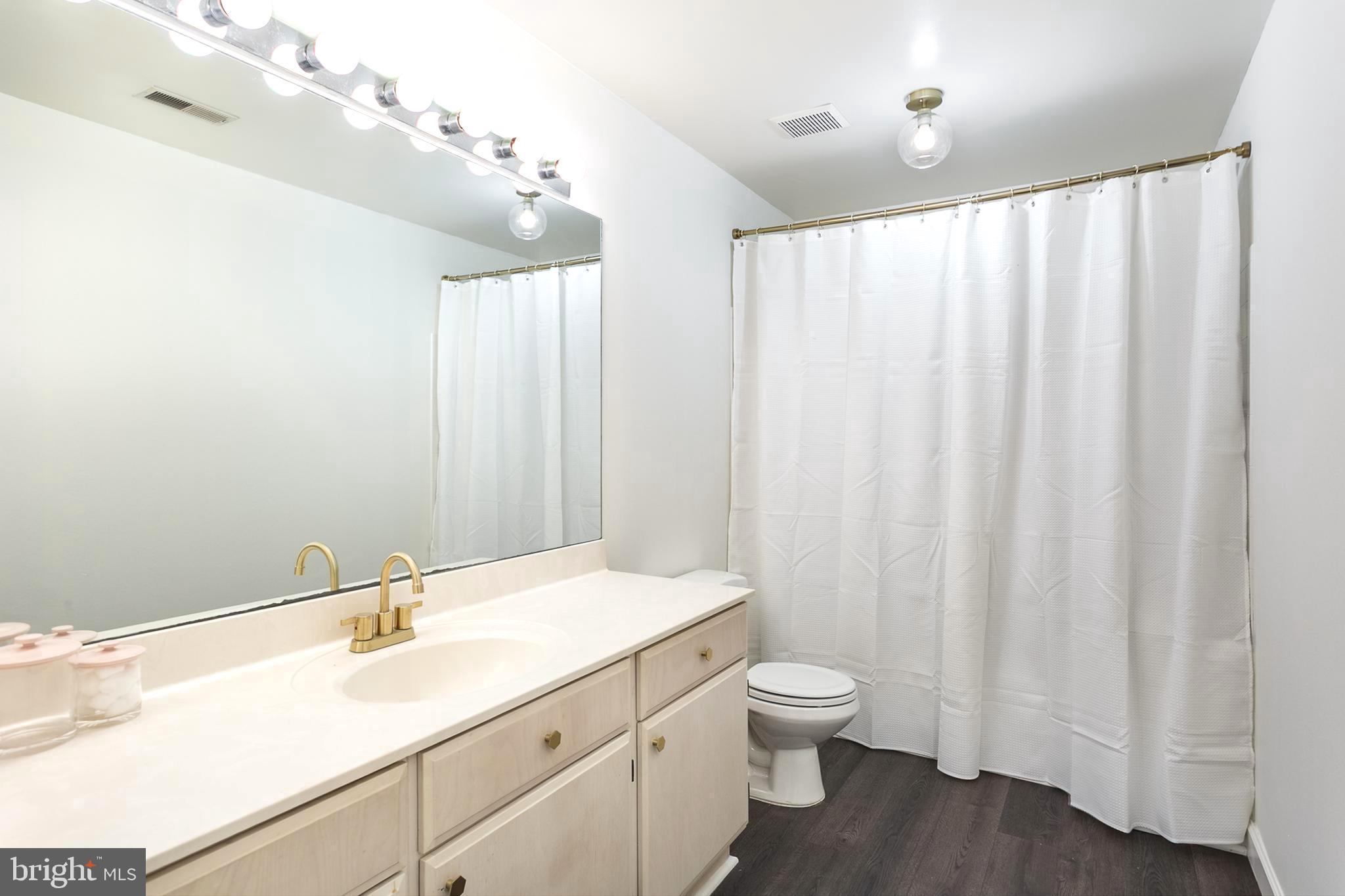 GLENCOE OAKS - Residential