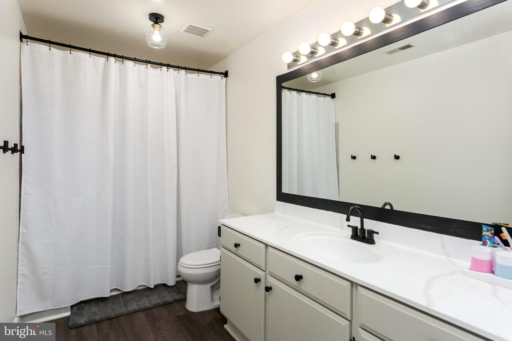 GLENCOE OAKS - Residential