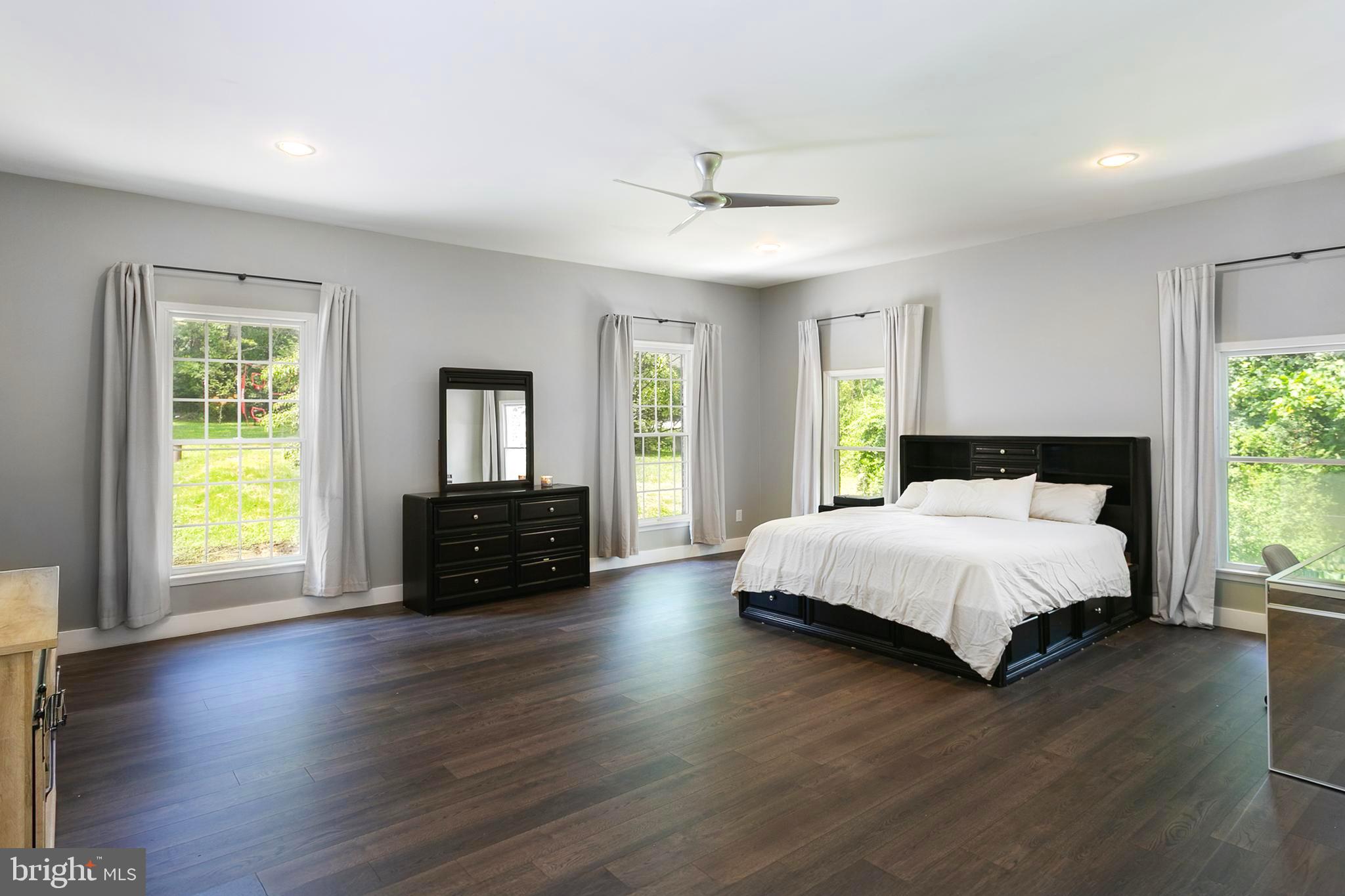 GLENCOE OAKS - Residential