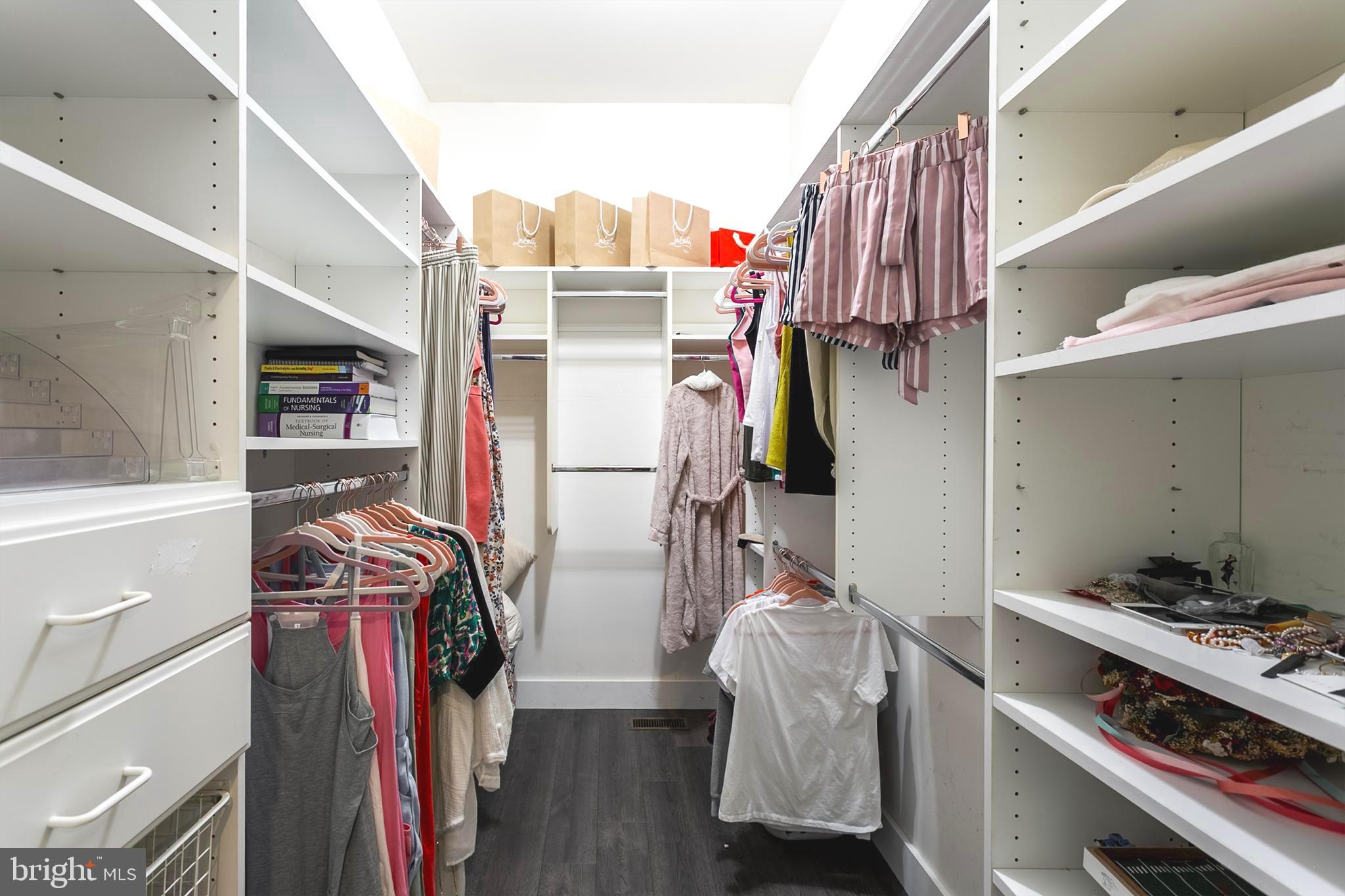 GLENCOE OAKS - Residential