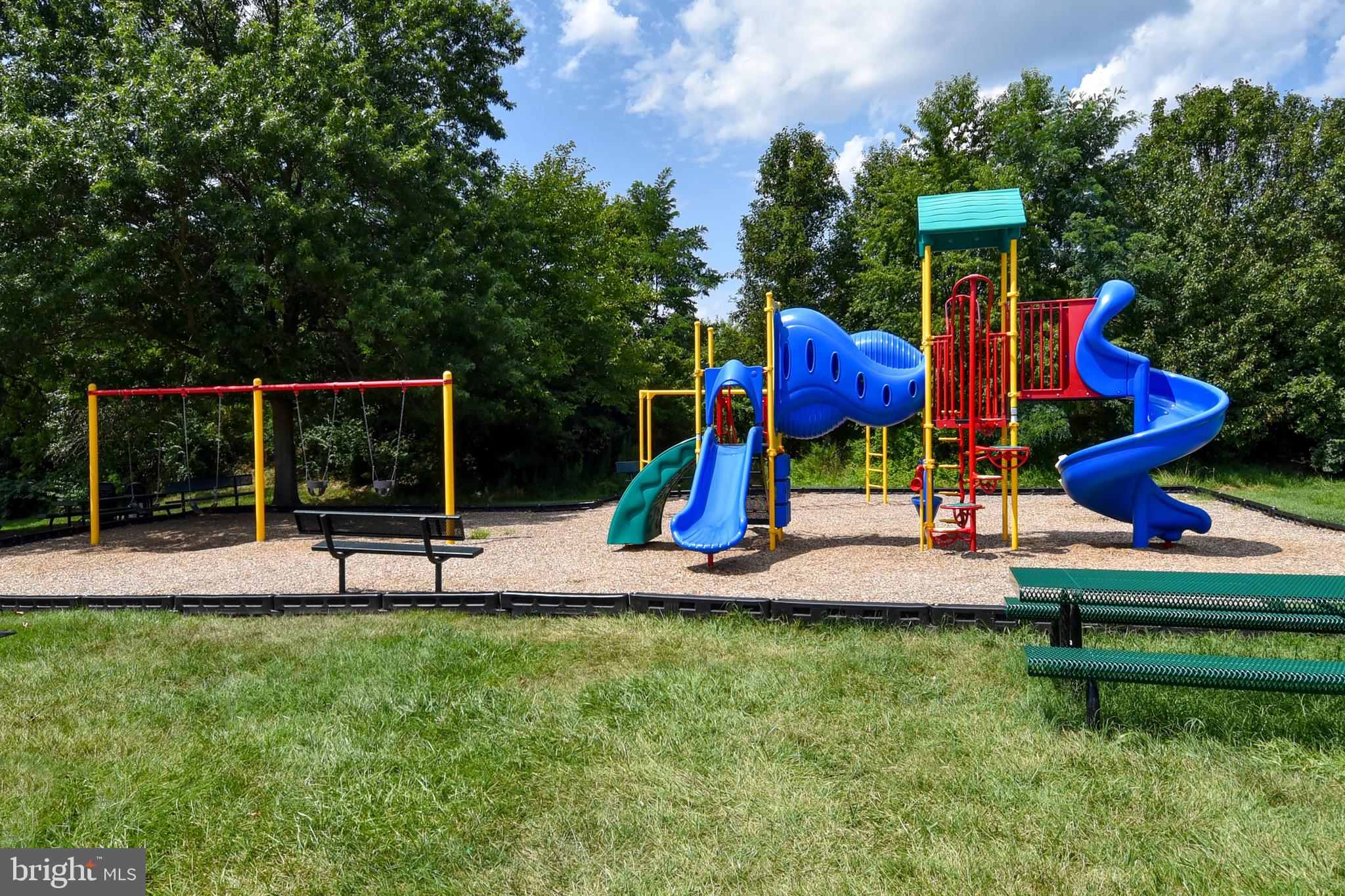 SURREY AT MANCHESTER LAKES - Residential