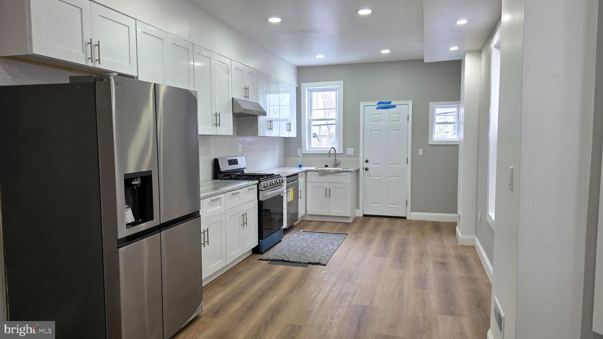 ELMWOOD PARK - Residential