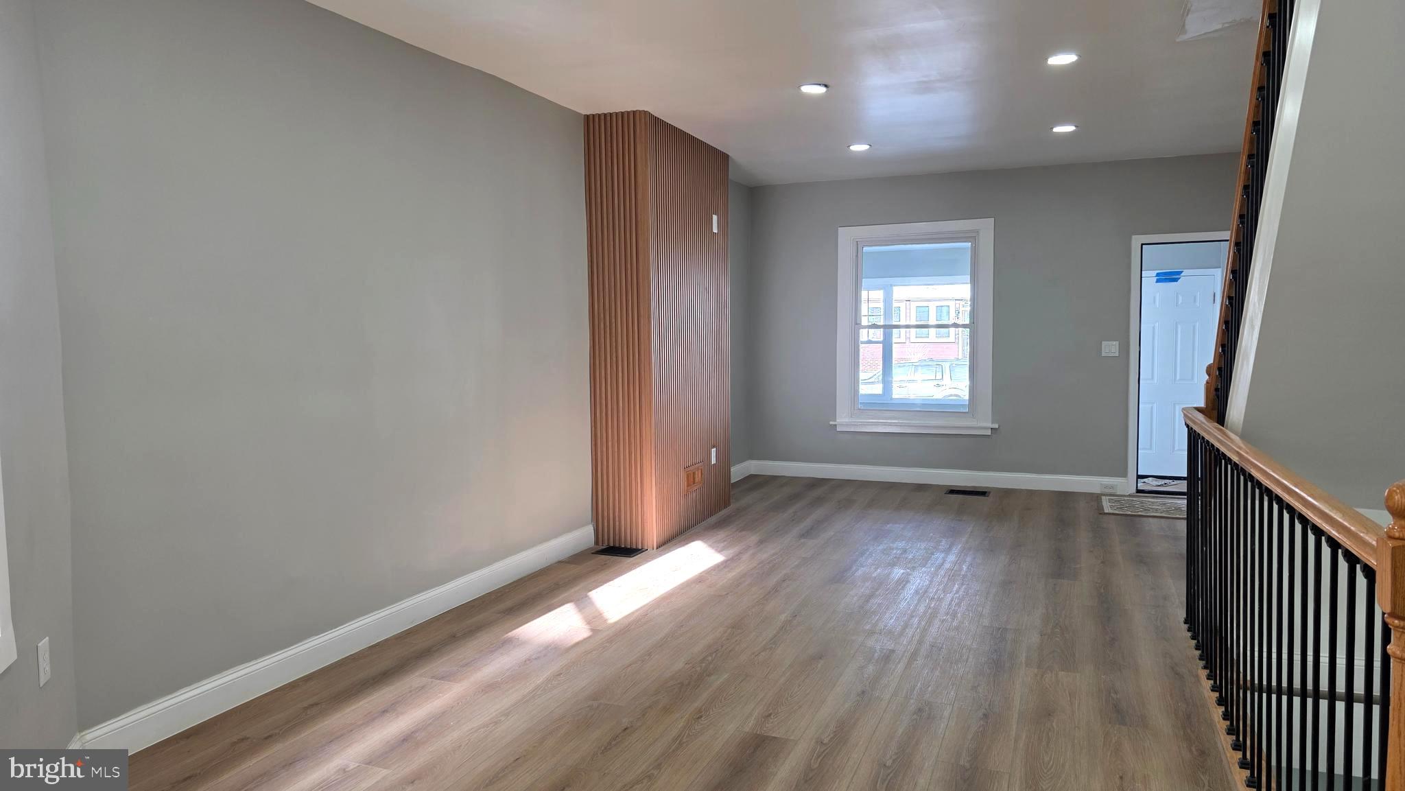 ELMWOOD PARK - Residential