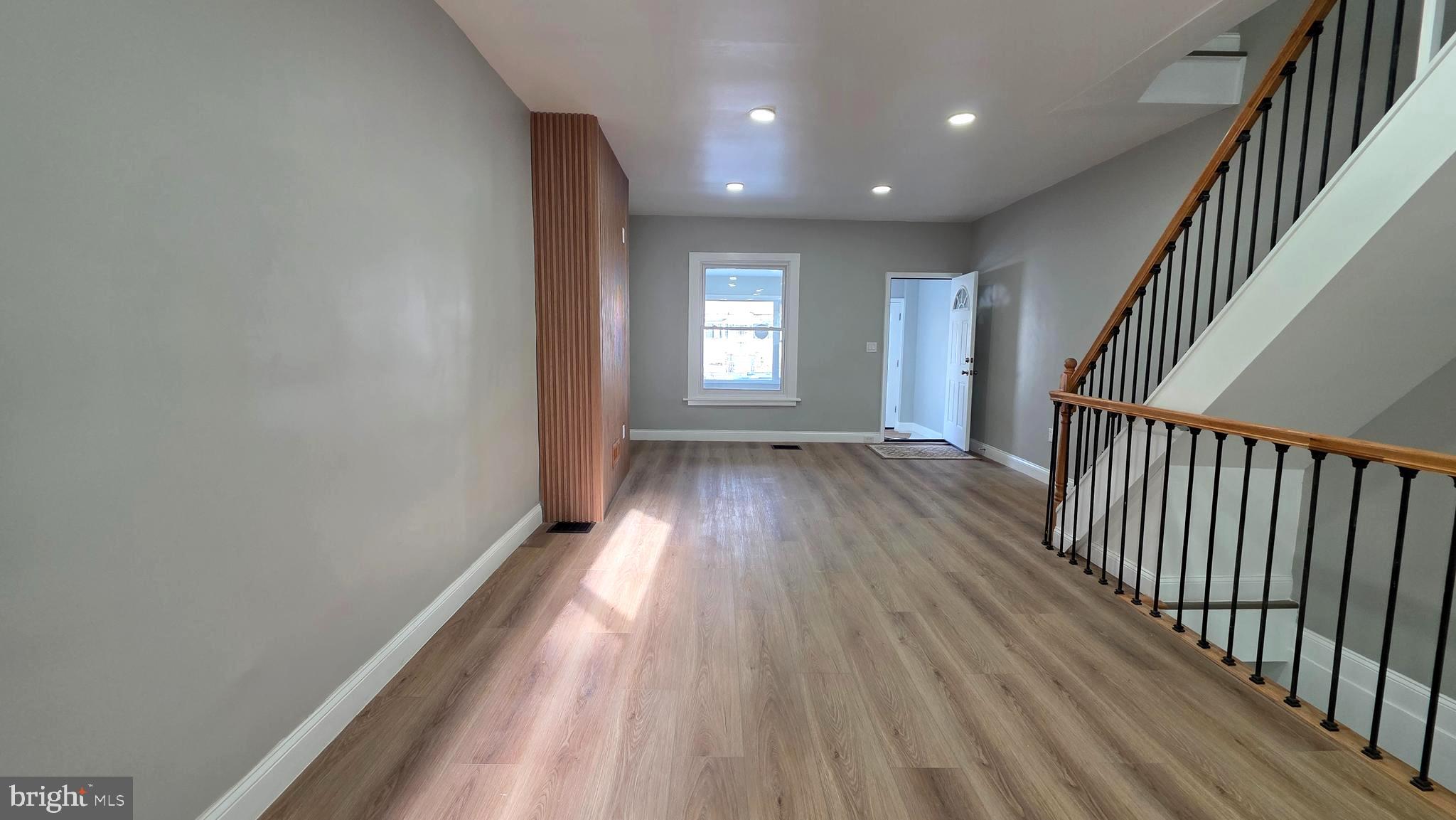 ELMWOOD PARK - Residential