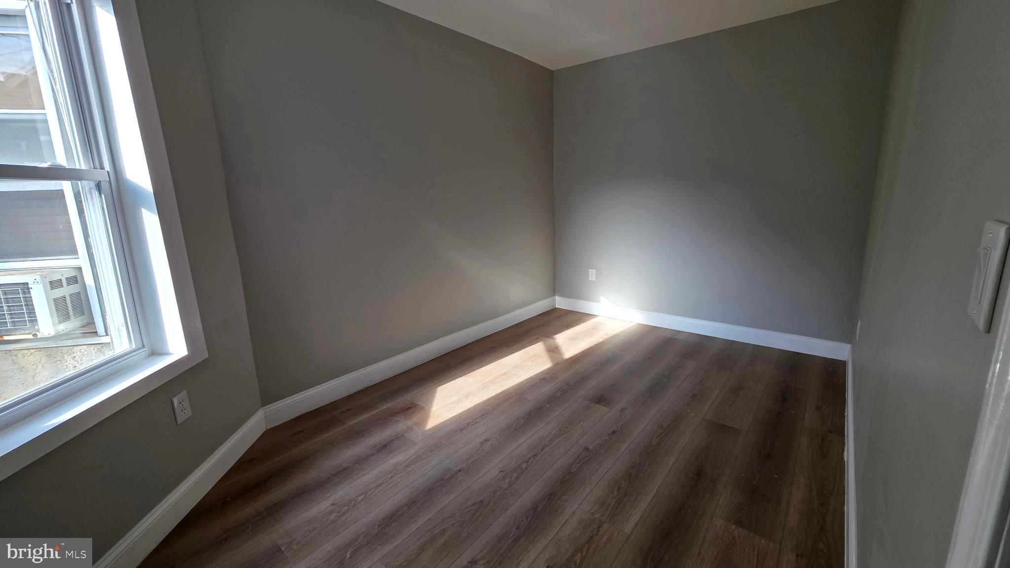 ELMWOOD PARK - Residential