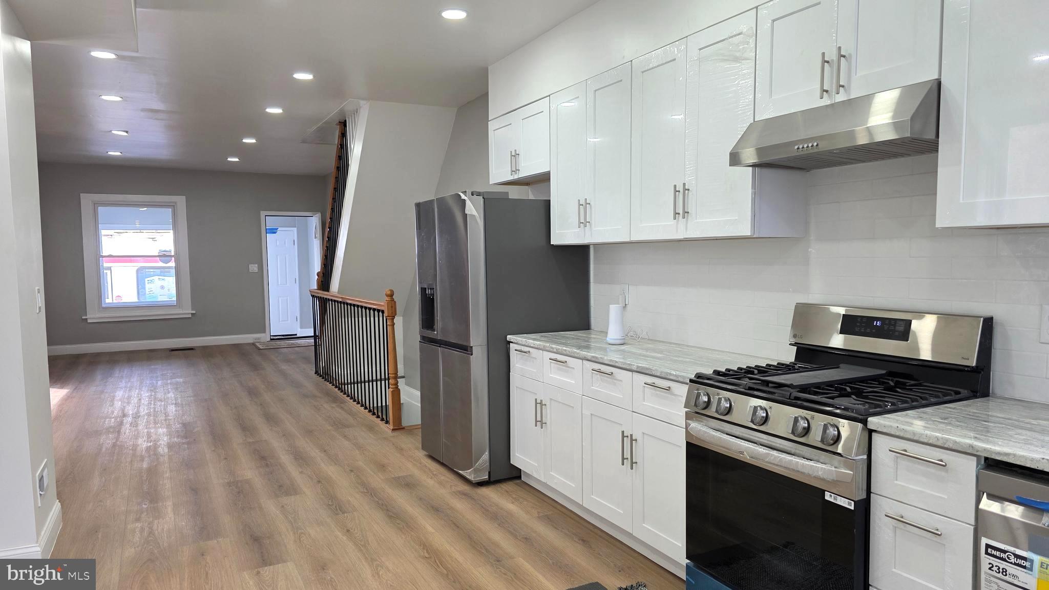 ELMWOOD PARK - Residential