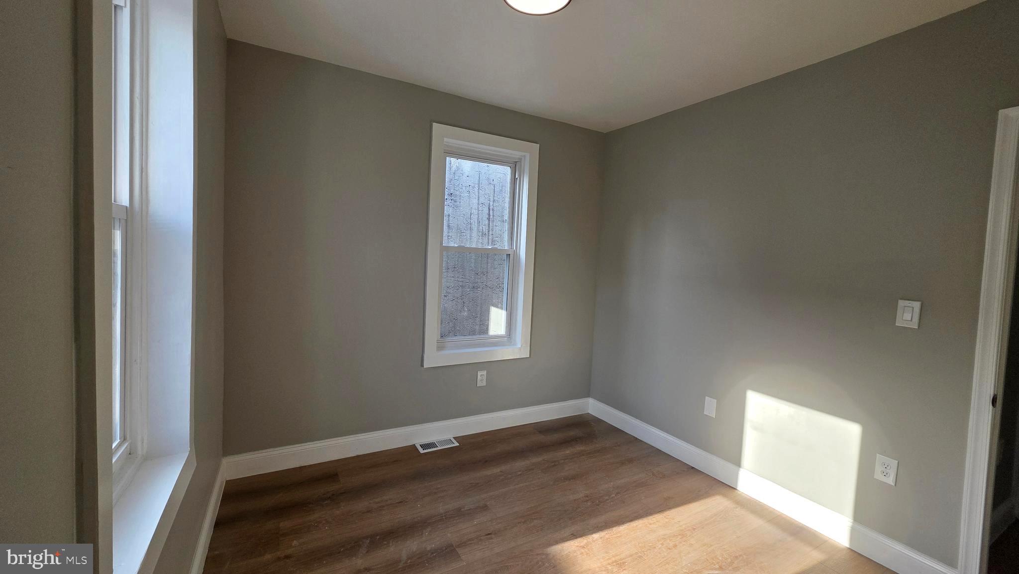 ELMWOOD PARK - Residential