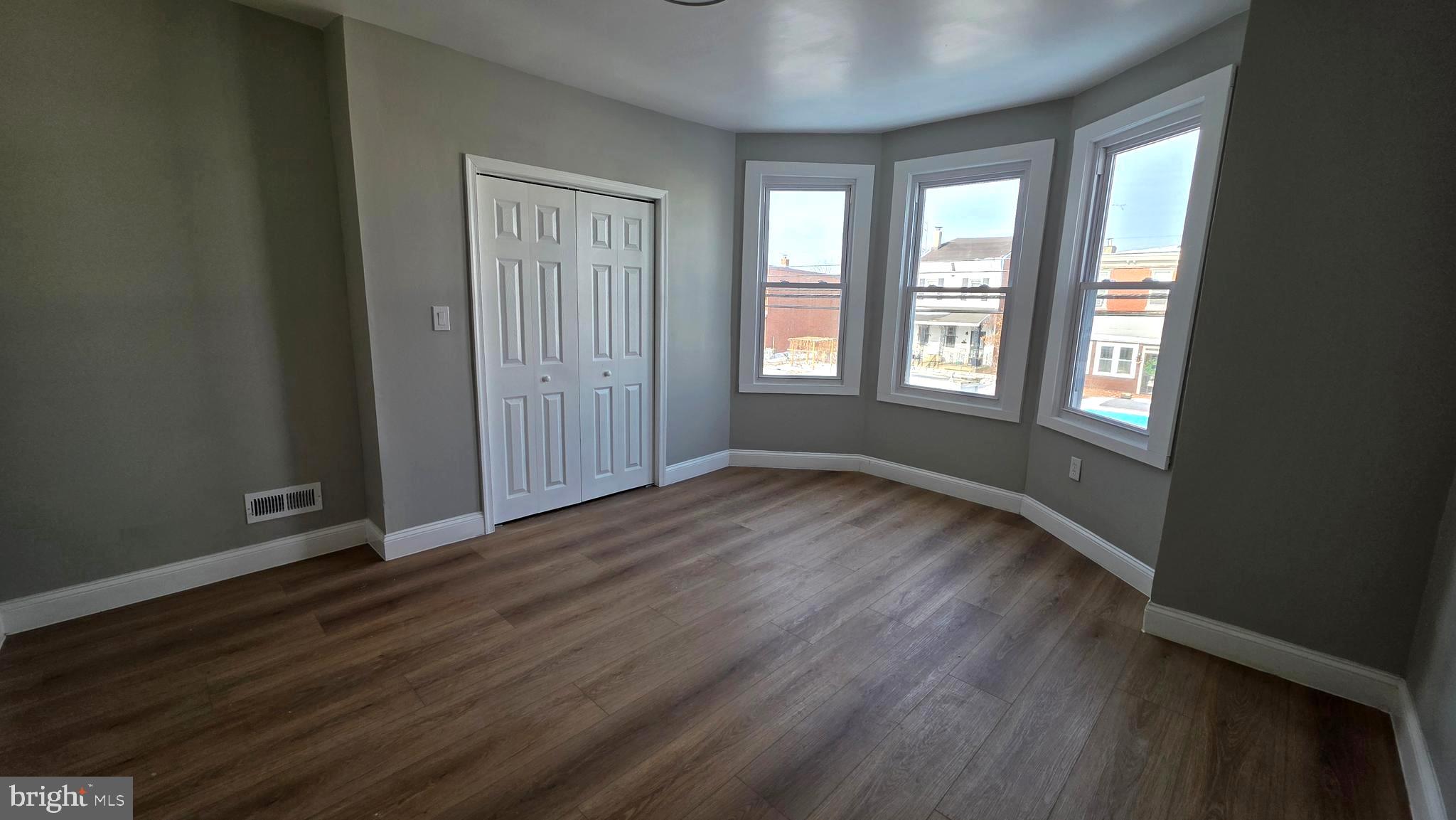 ELMWOOD PARK - Residential