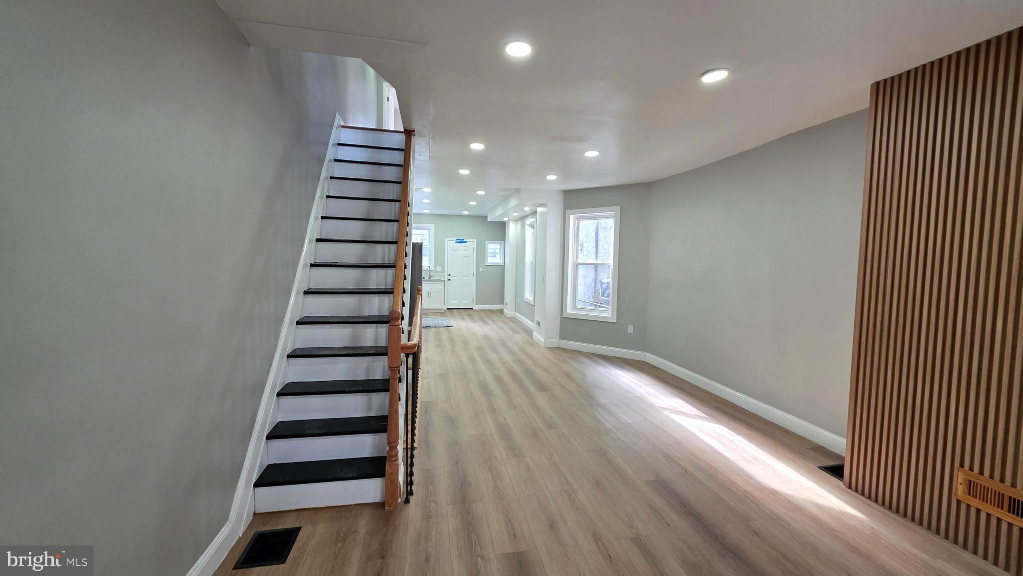 ELMWOOD PARK - Residential