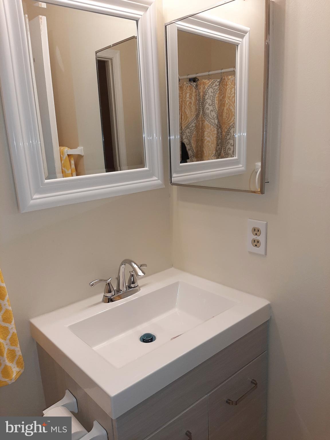 ROBIN MEADOWS - Residential