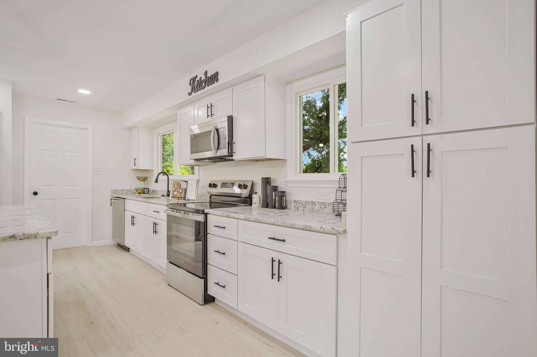 RAMBLING HILLS - Residential