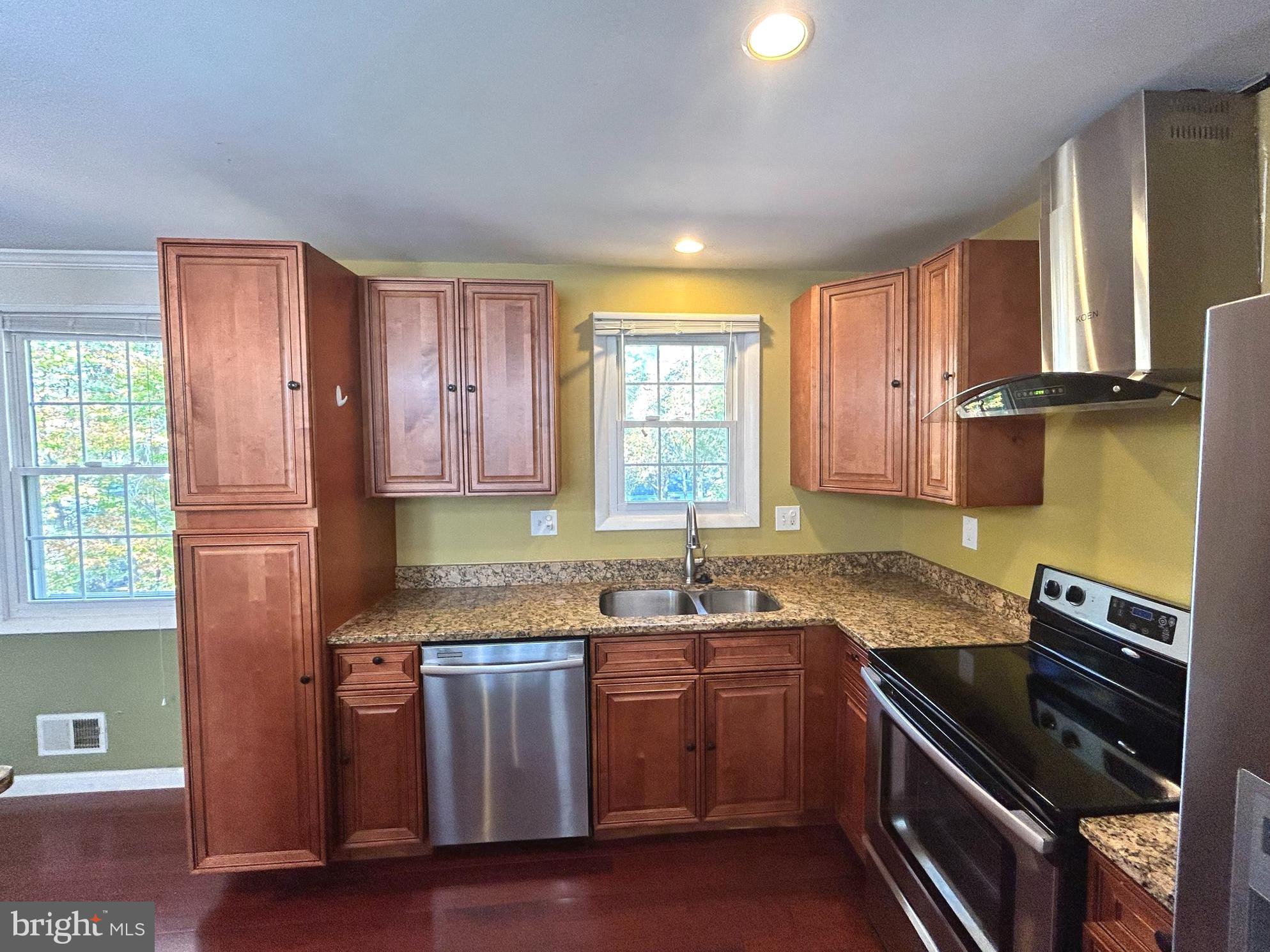 DANIA HILLS - Residential