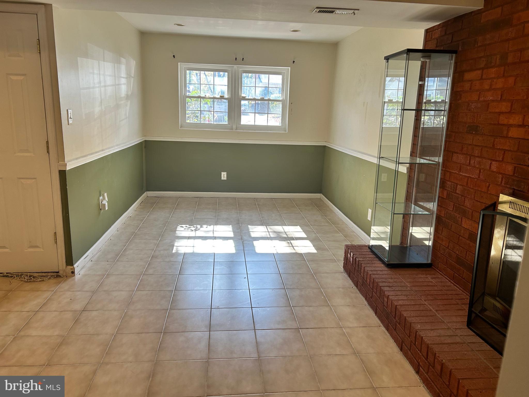 DANIA HILLS - Residential