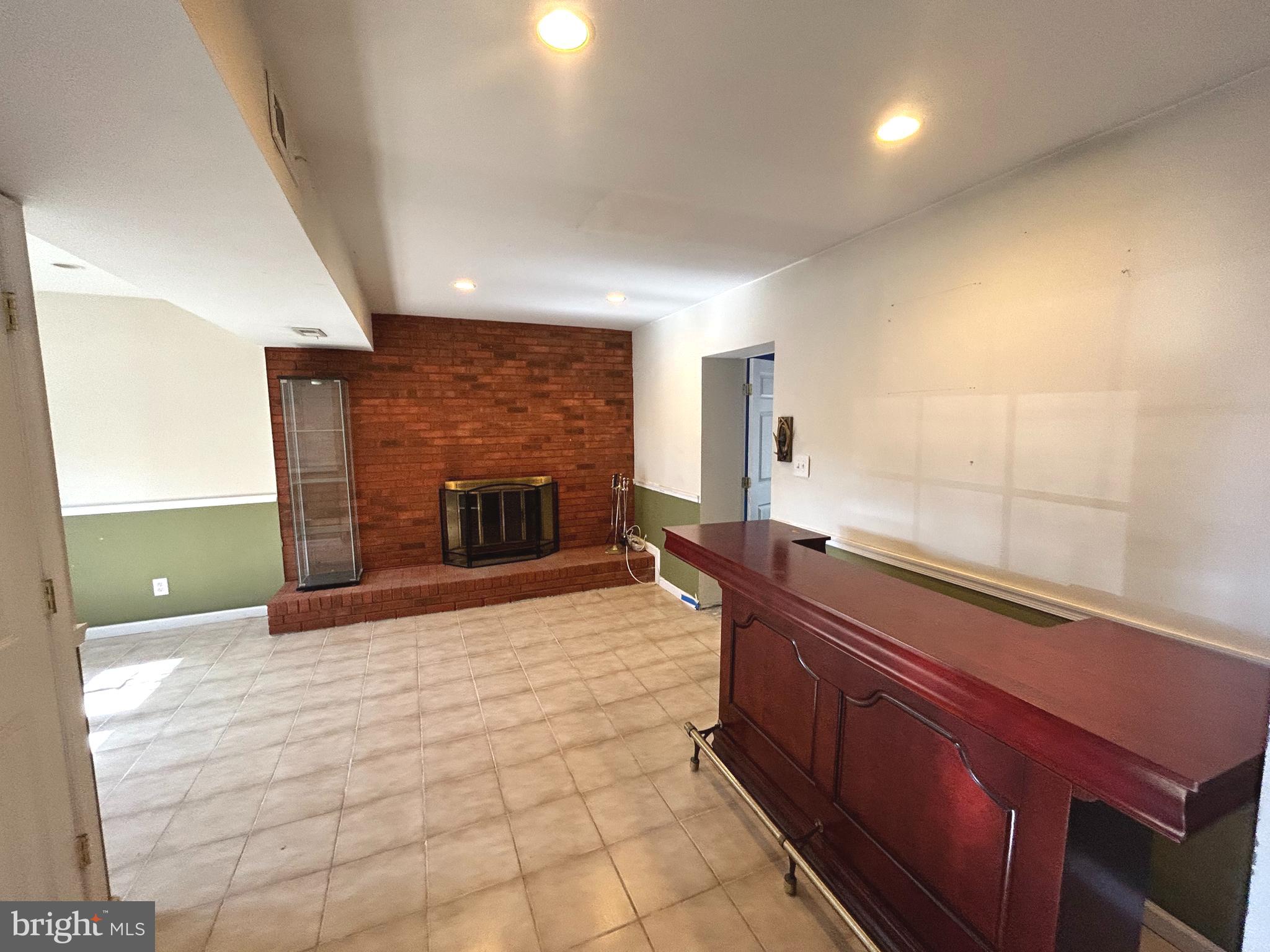 DANIA HILLS - Residential