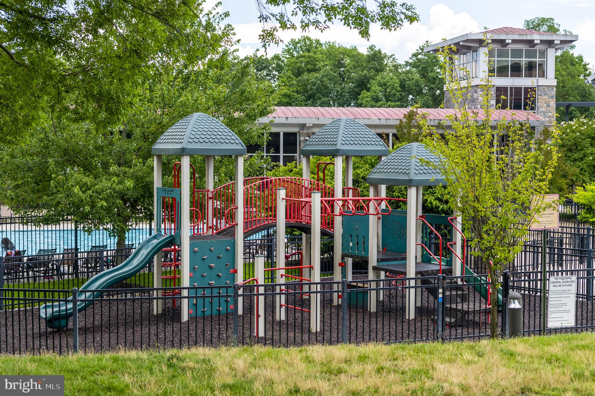 POTOMAC CLUB CONDOMINIUMS - Residential