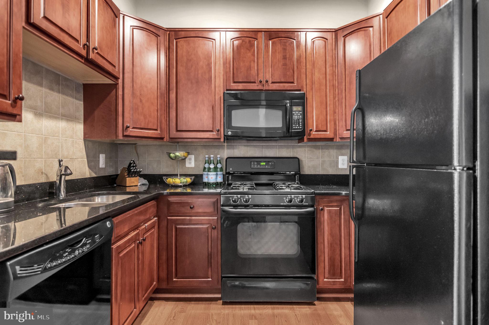 POTOMAC CLUB CONDOMINIUMS - Residential