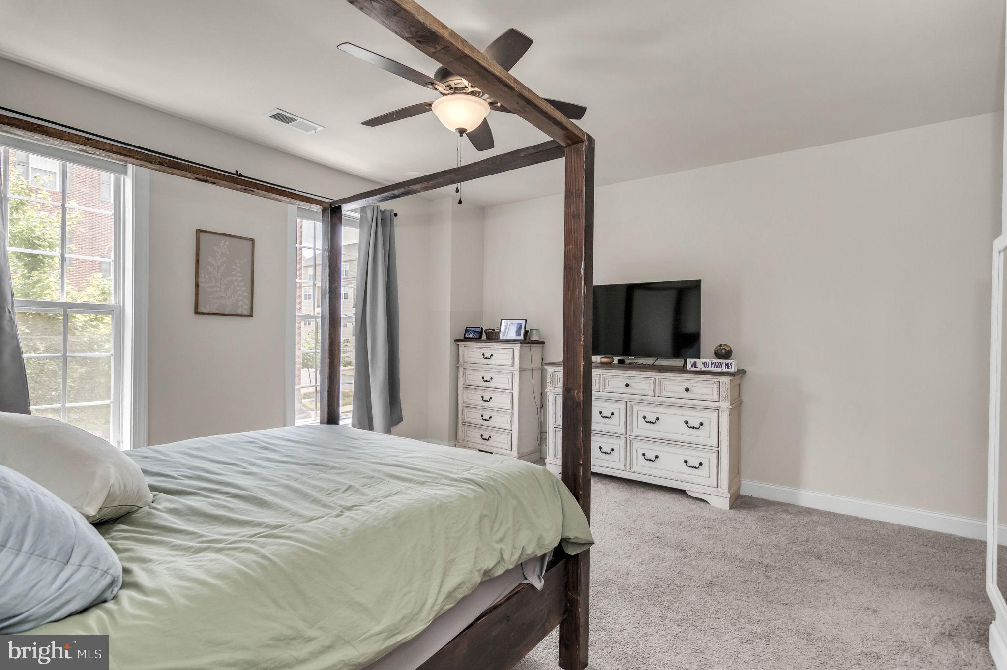 POTOMAC CLUB CONDOMINIUMS - Residential