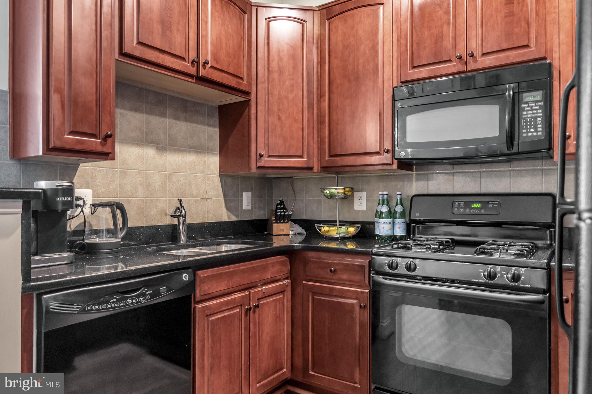 POTOMAC CLUB CONDOMINIUMS - Residential