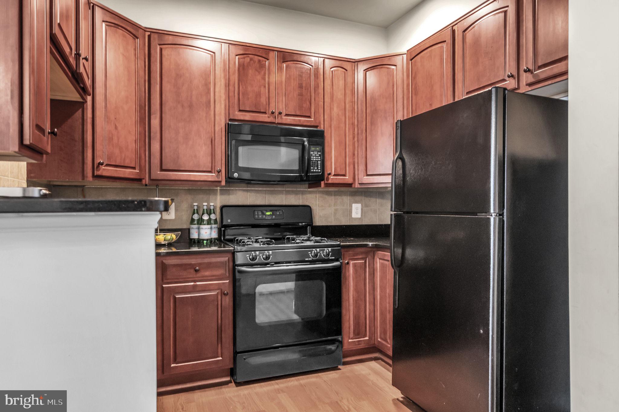 POTOMAC CLUB CONDOMINIUMS - Residential