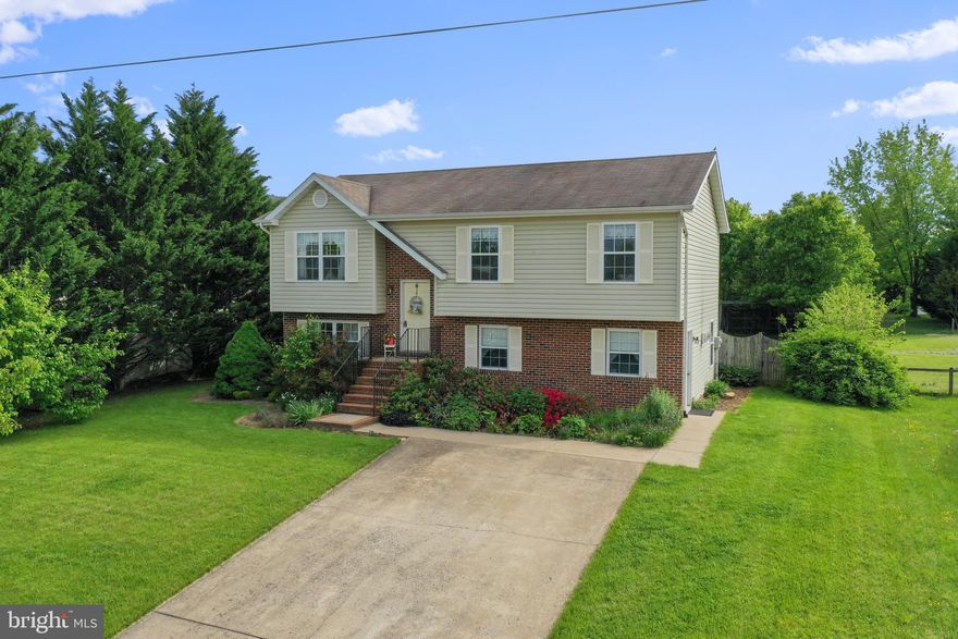 Well-maintained split foyer in the lovely town of Strasburg, VA. Open floorplan with lots of natural light and hardwood floors throughout. Main level offers three bedrooms and two full baths. On the lower level you will find a family room with gas fireplace, fourth bedroom, third full bath, laundry room, and large storage room.  Deck has mountain views and stairs down to the large fenced-in rear yard. Storage building and swing set convey. Concrete driveway offers plenty of parking.  Kitchen appliances and water heater have recently been replaced.  Close proximity to schools, I-81, and downtown shops and restaurants. This home won't last long!
