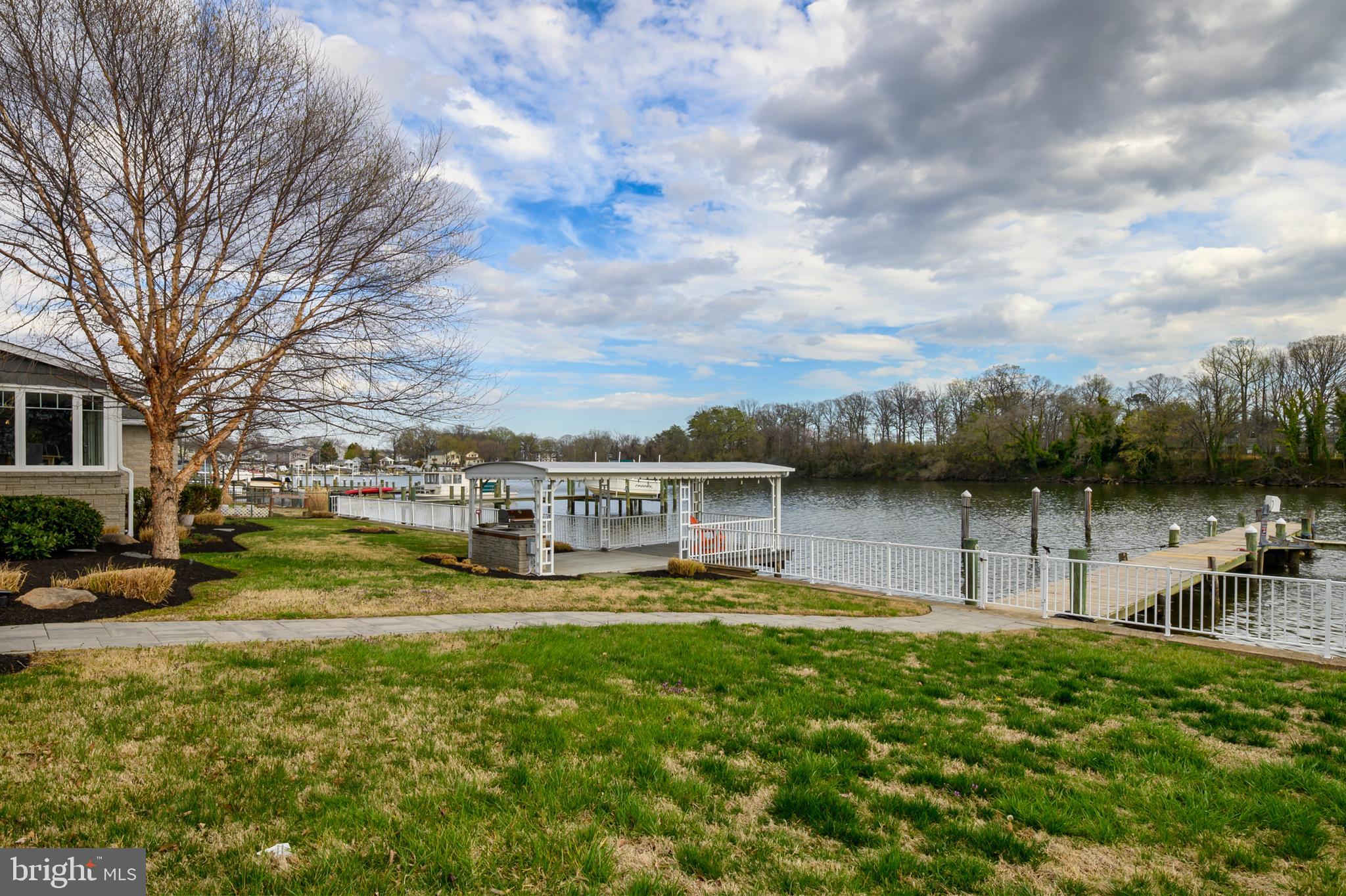 PERRY POINT - Residential