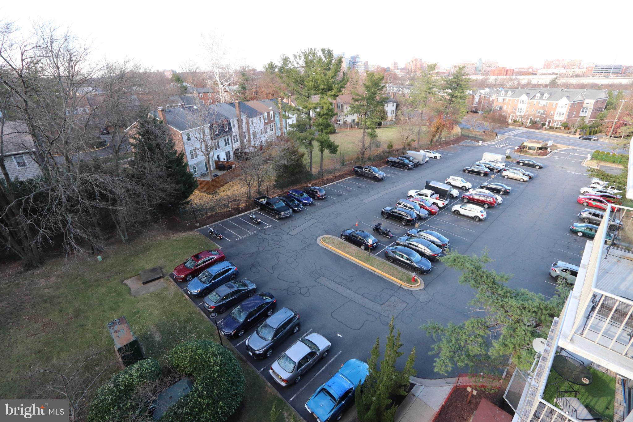 HUNTING CREEK CLUB CONDOMINIUMS - Residential