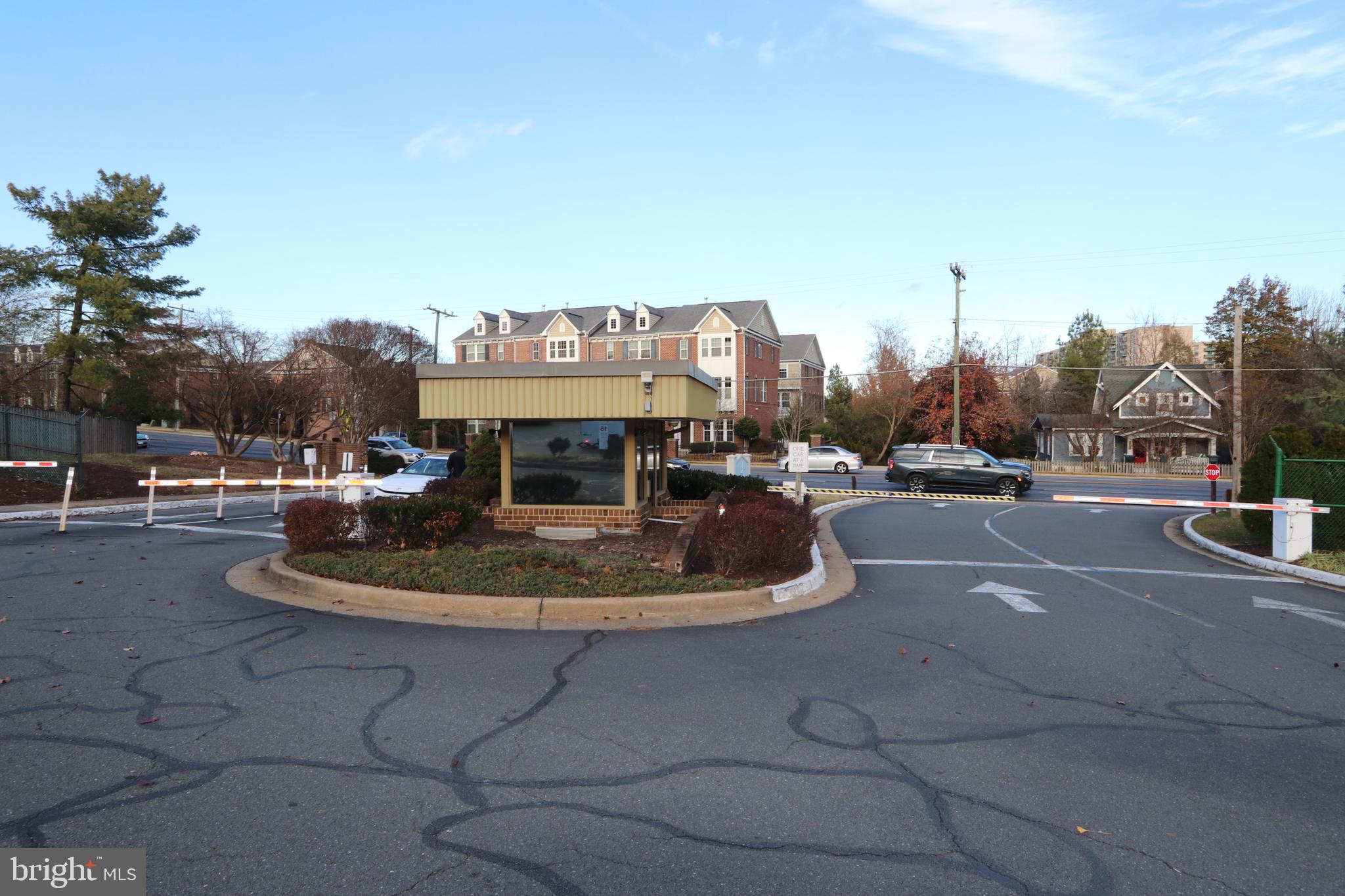 HUNTING CREEK CLUB CONDOMINIUMS - Residential