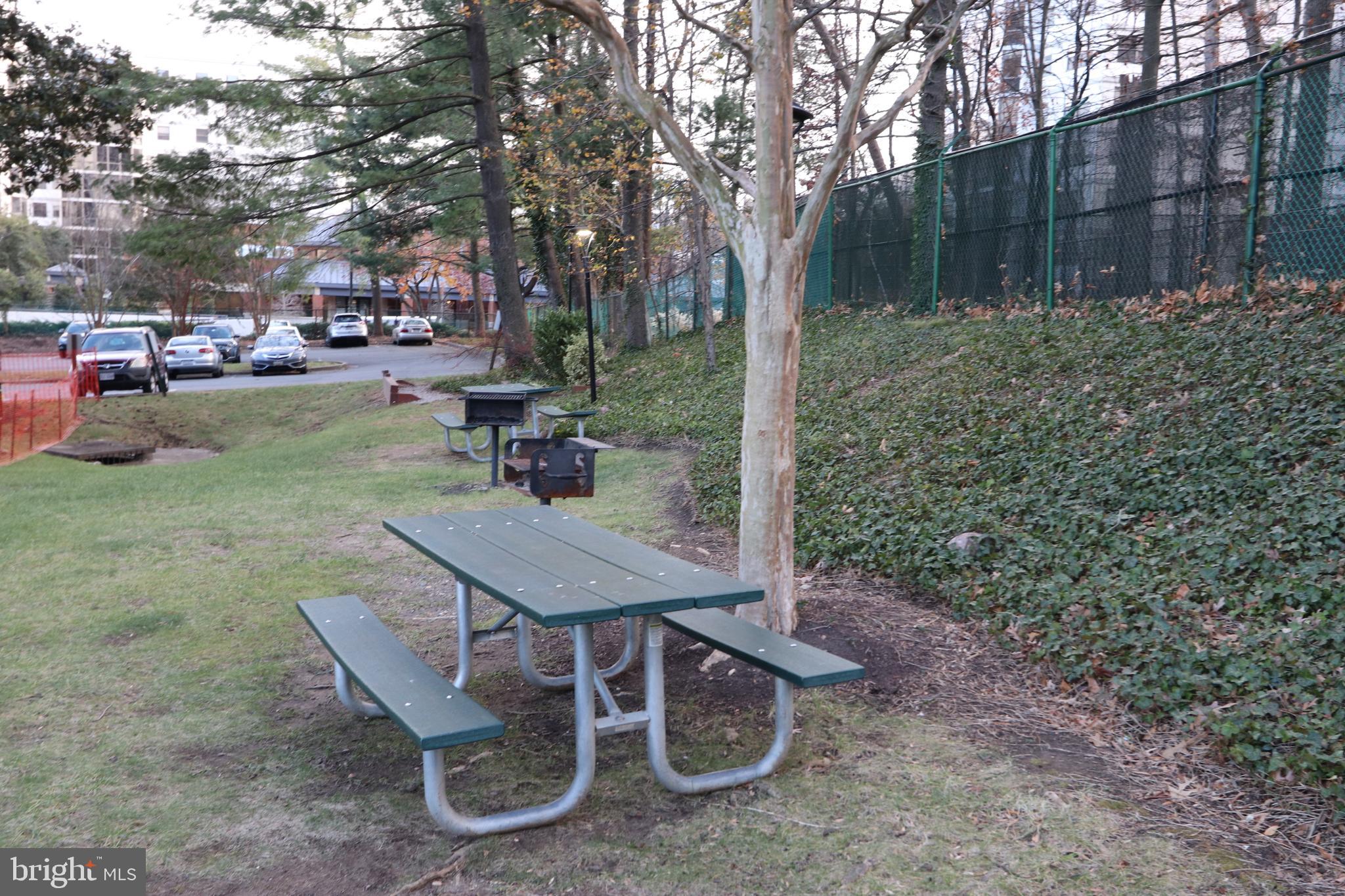 HUNTING CREEK CLUB CONDOMINIUMS - Residential