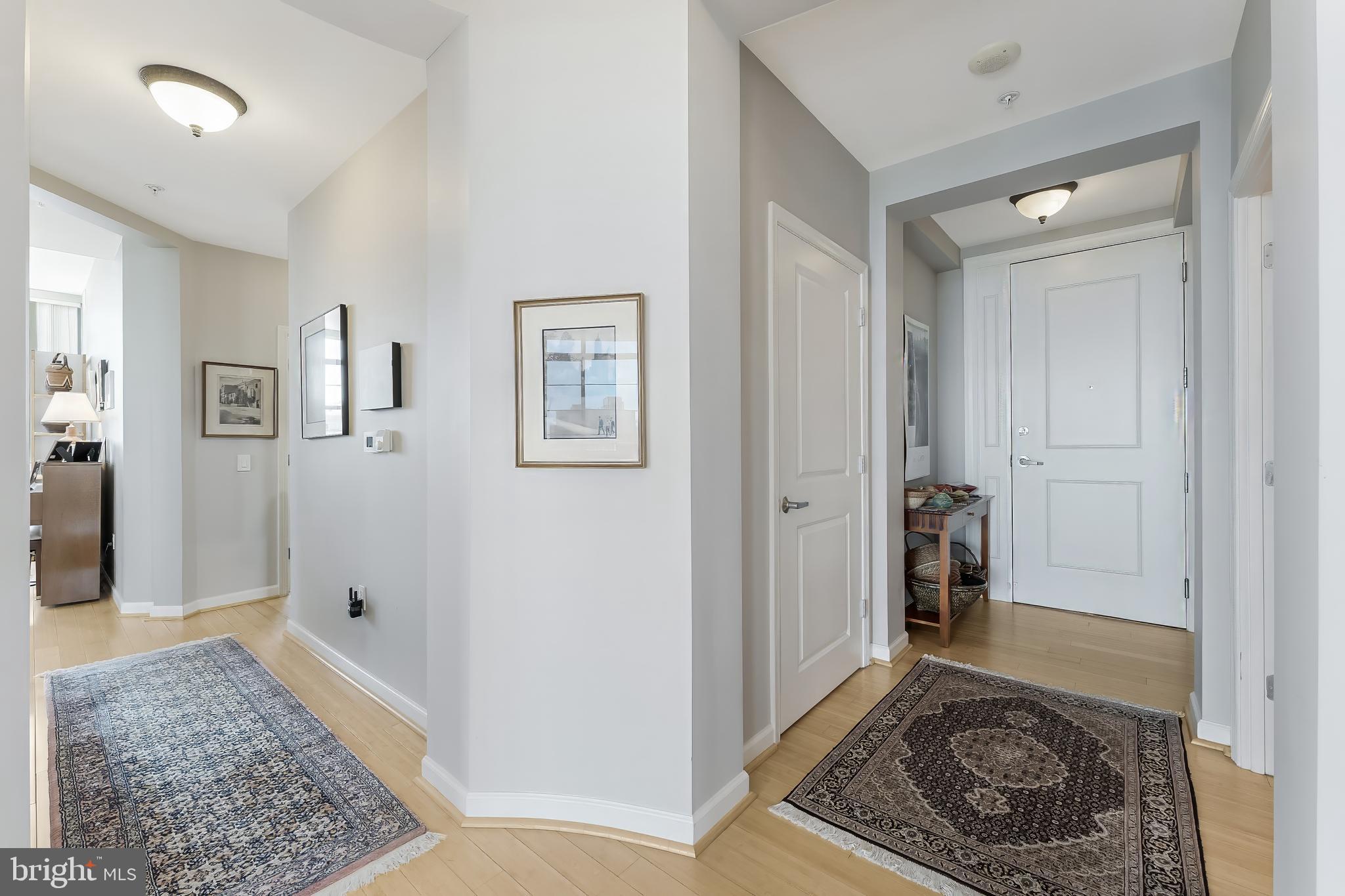 PARAMOUNT - Residential