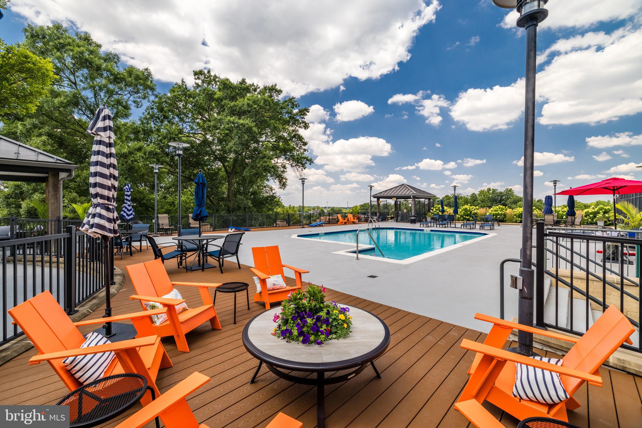 PARAMOUNT - Residential