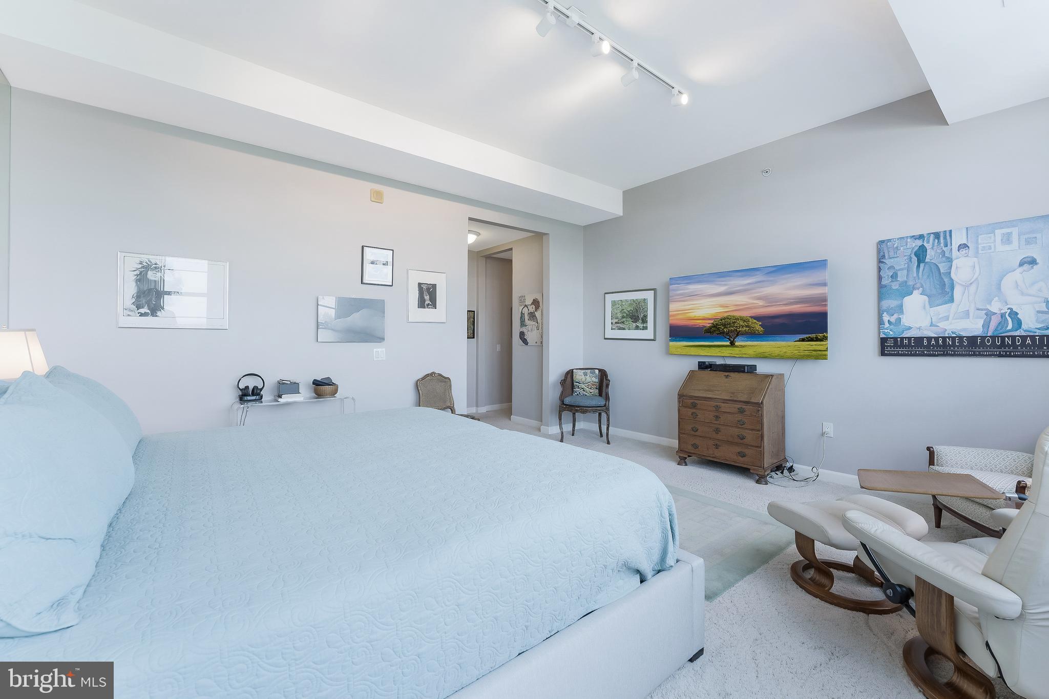 PARAMOUNT - Residential