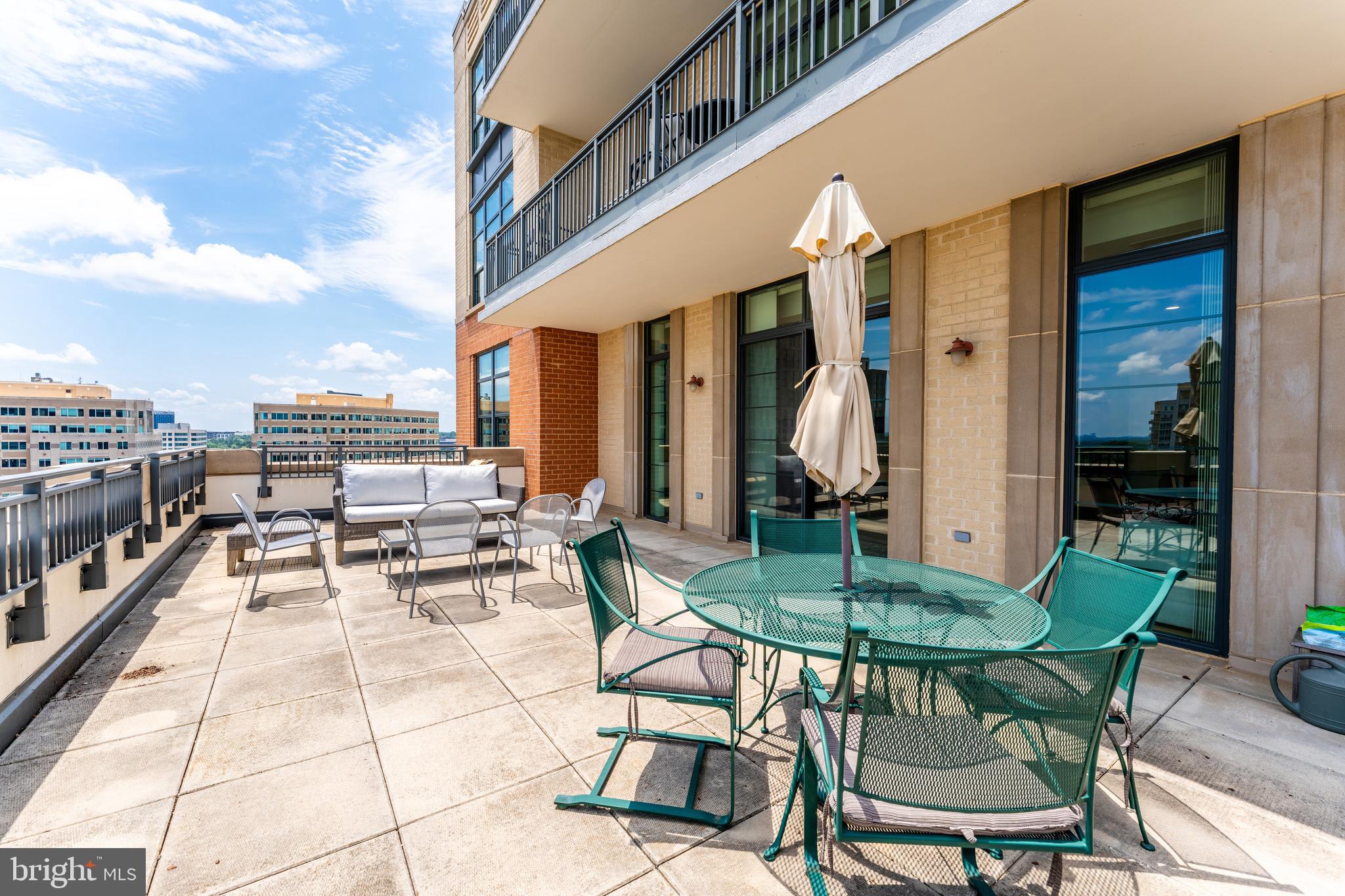 PARAMOUNT - Residential