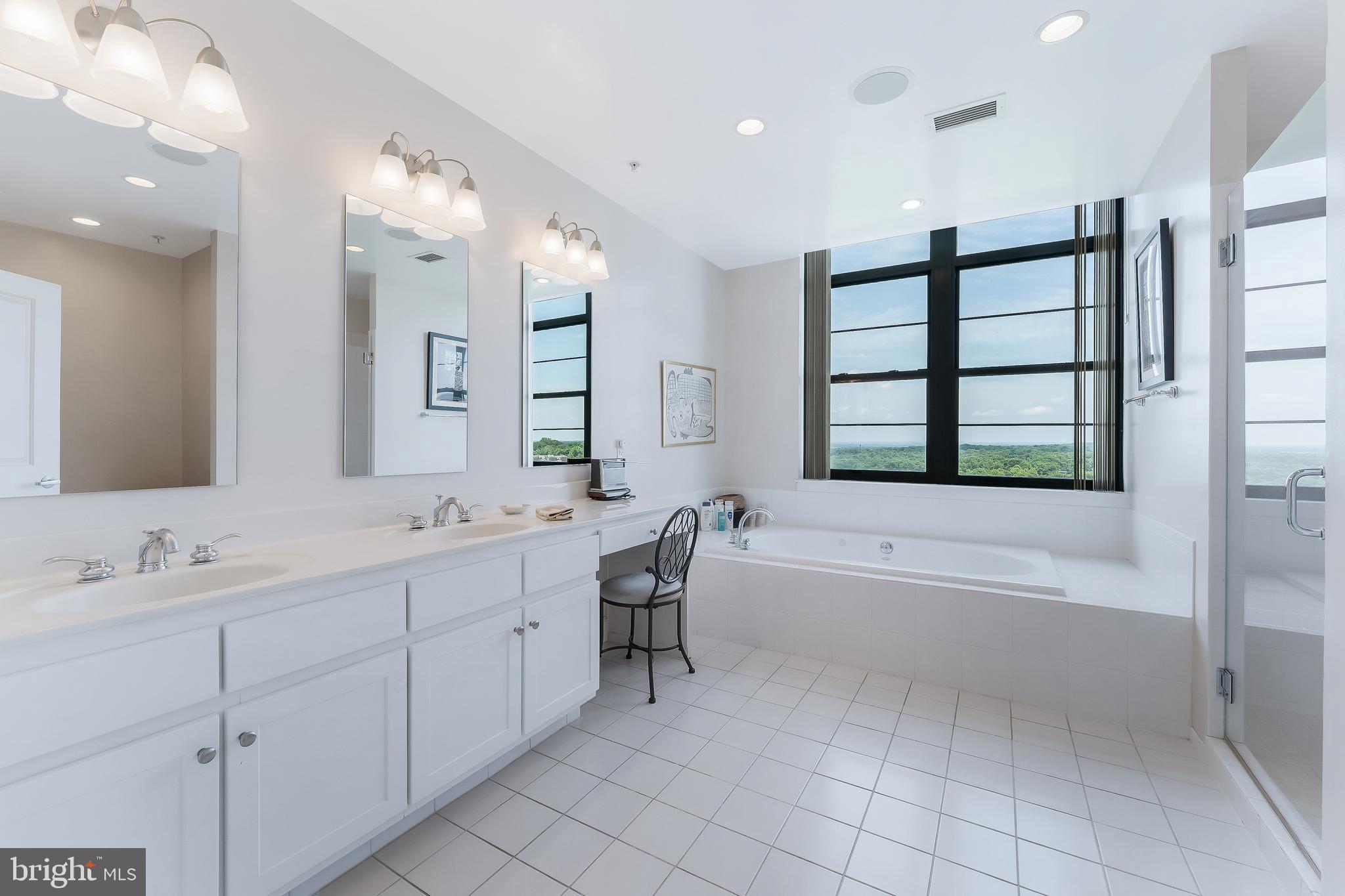 PARAMOUNT - Residential