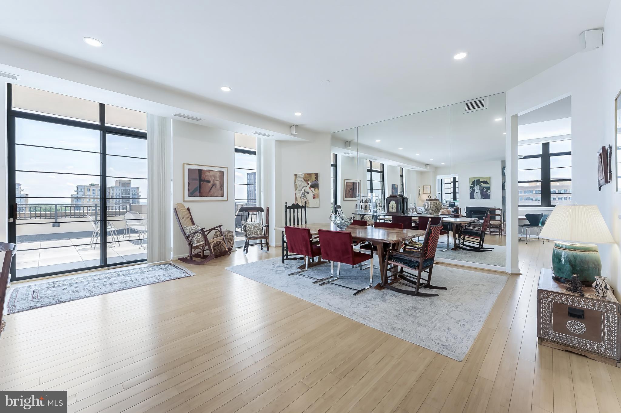 PARAMOUNT - Residential