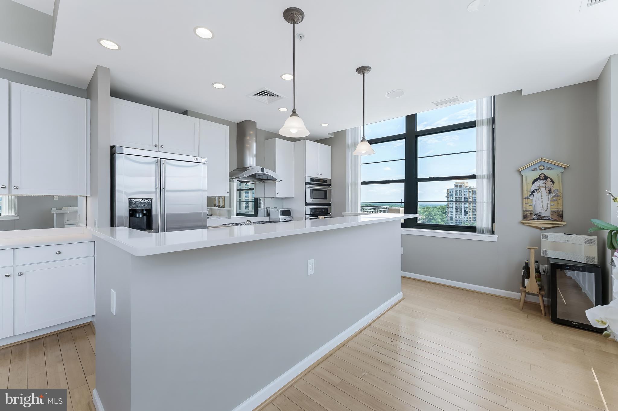 PARAMOUNT - Residential