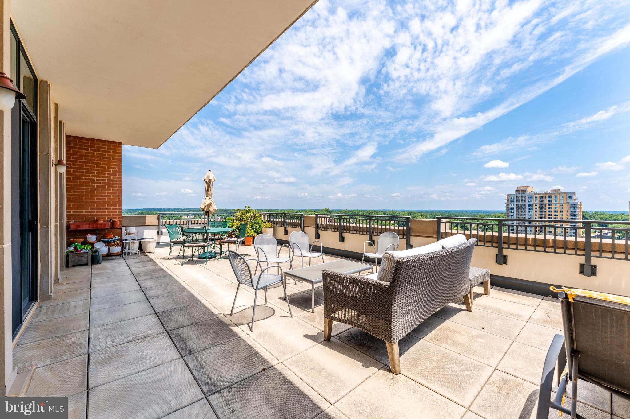 PARAMOUNT - Residential