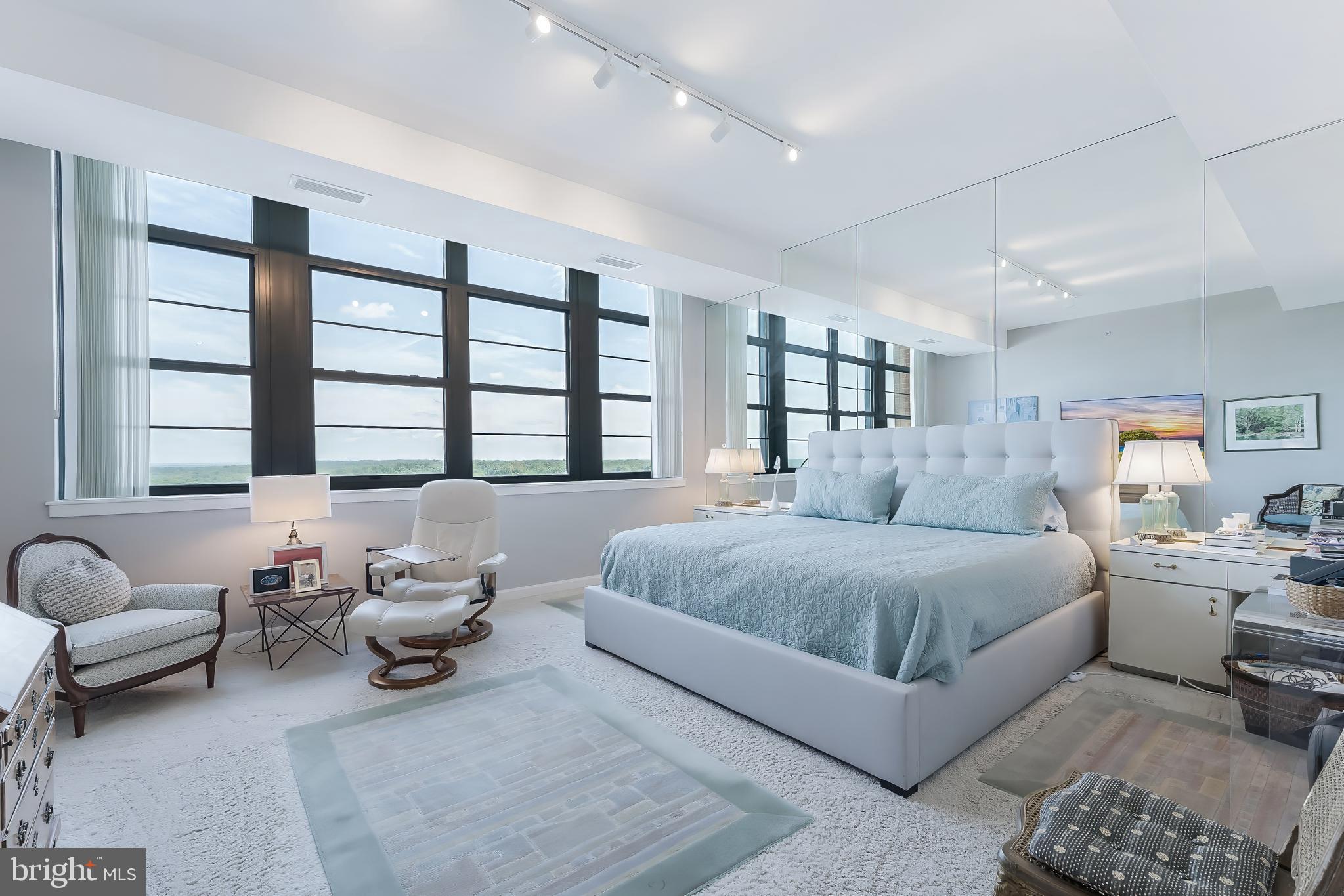 PARAMOUNT - Residential