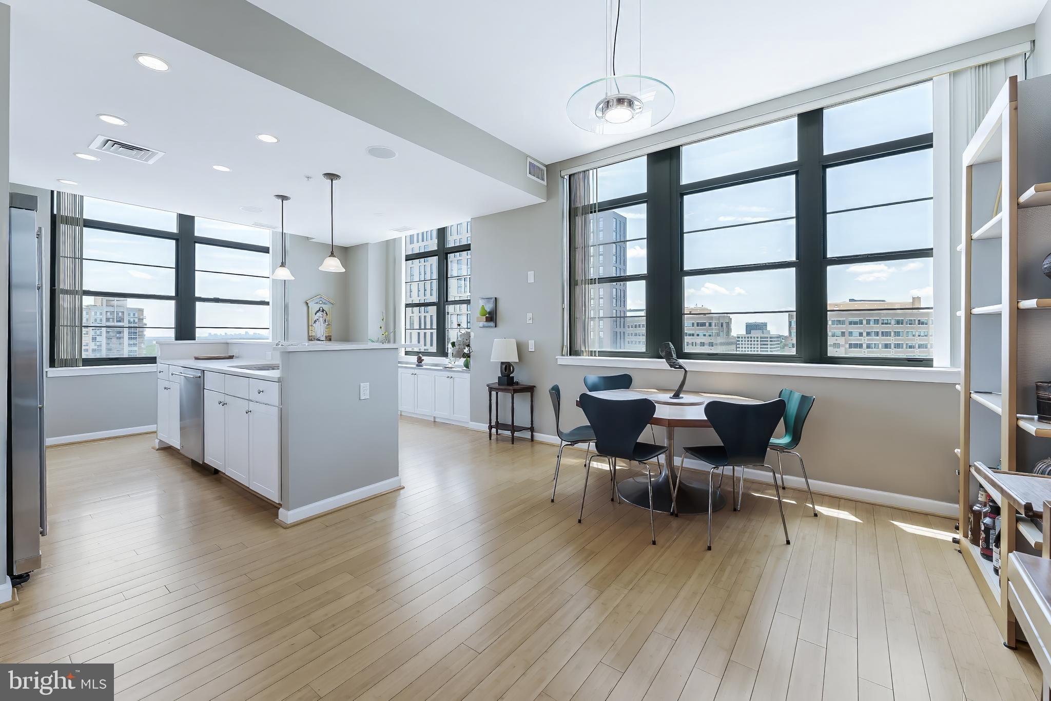 PARAMOUNT - Residential