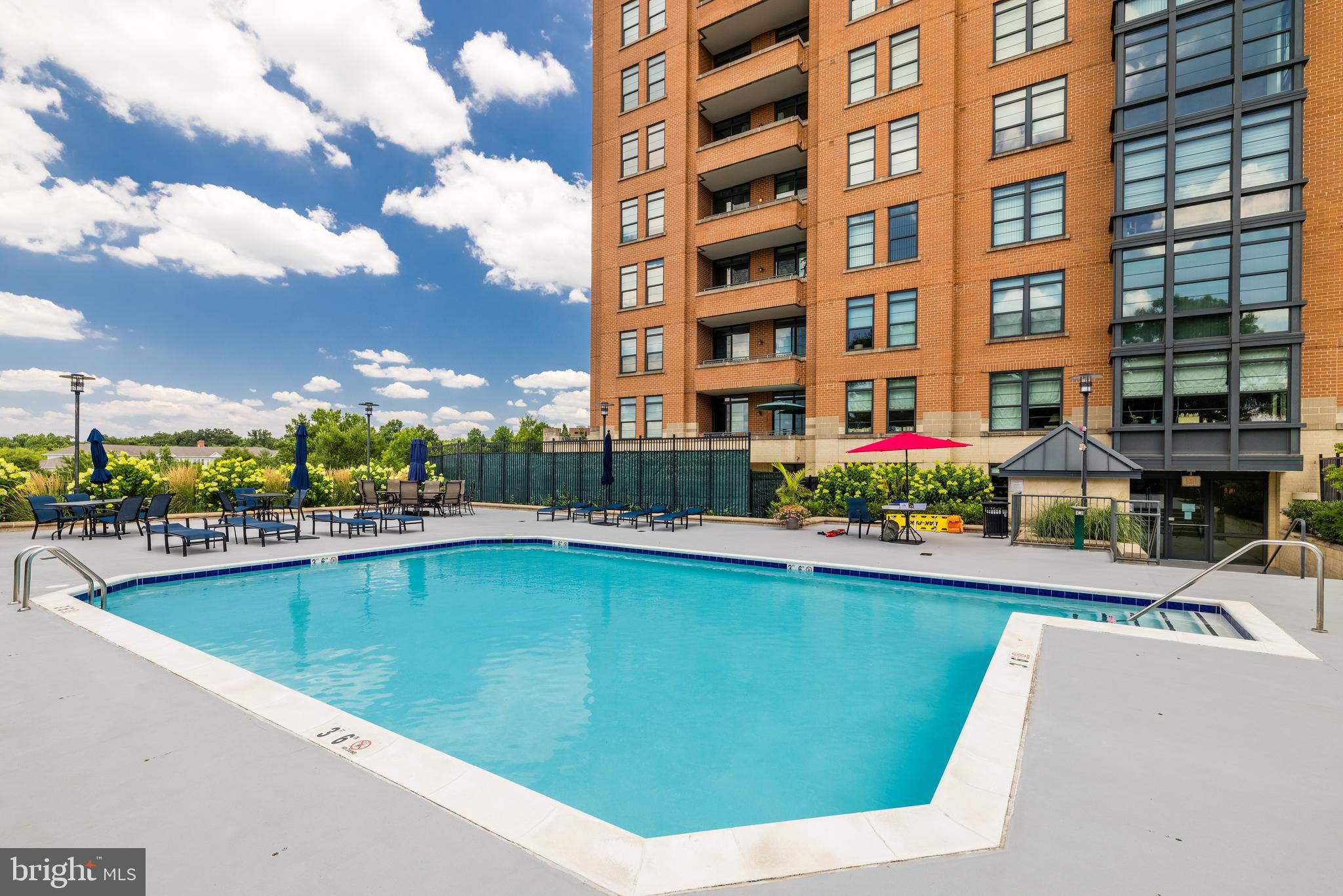 PARAMOUNT - Residential