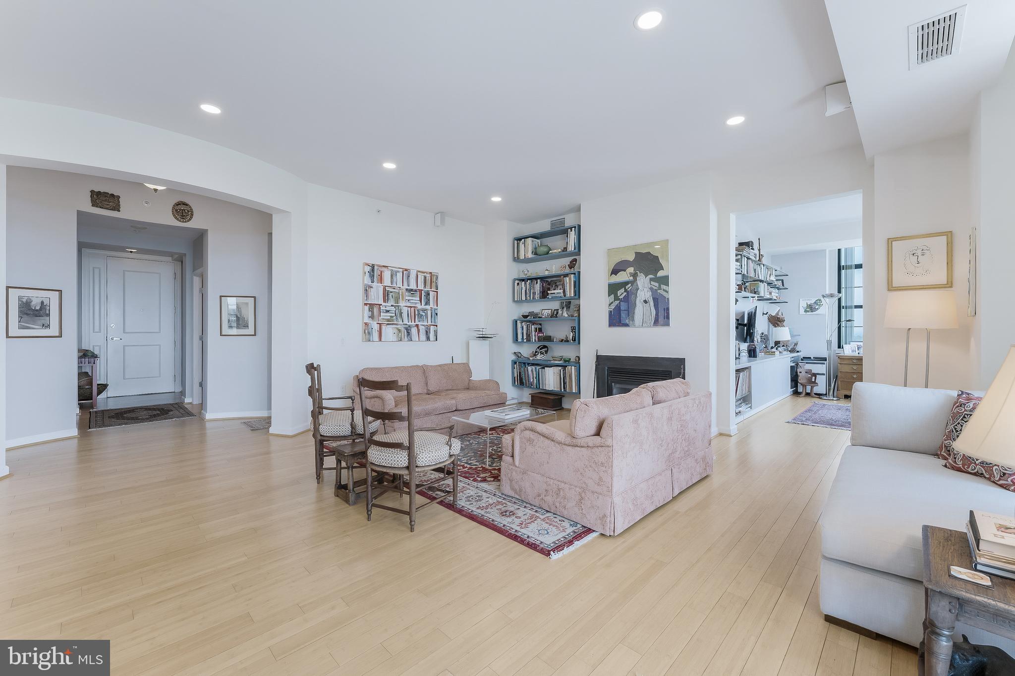 PARAMOUNT - Residential