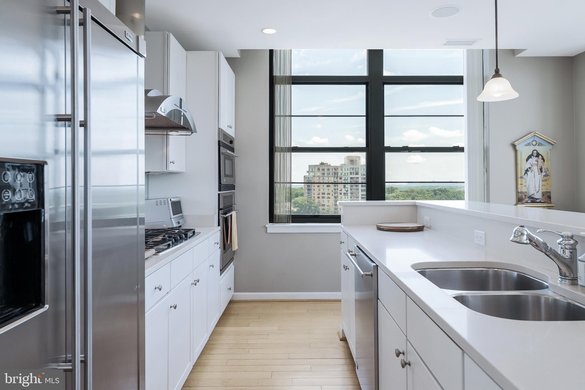 PARAMOUNT - Residential