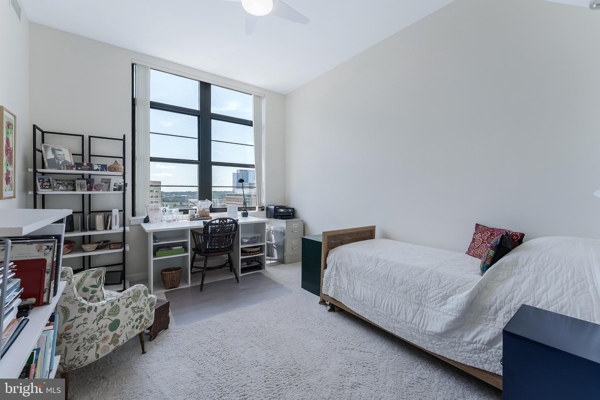 PARAMOUNT - Residential