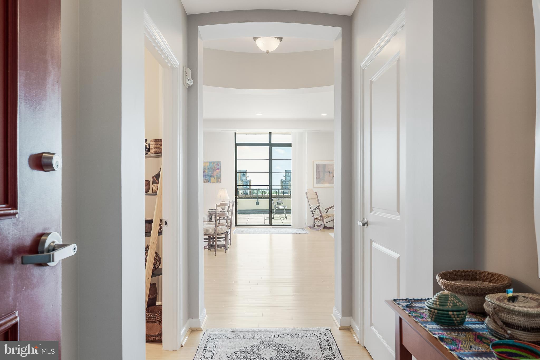 PARAMOUNT - Residential