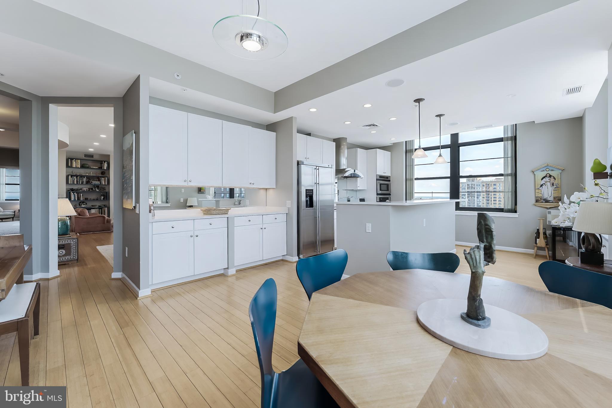 PARAMOUNT - Residential