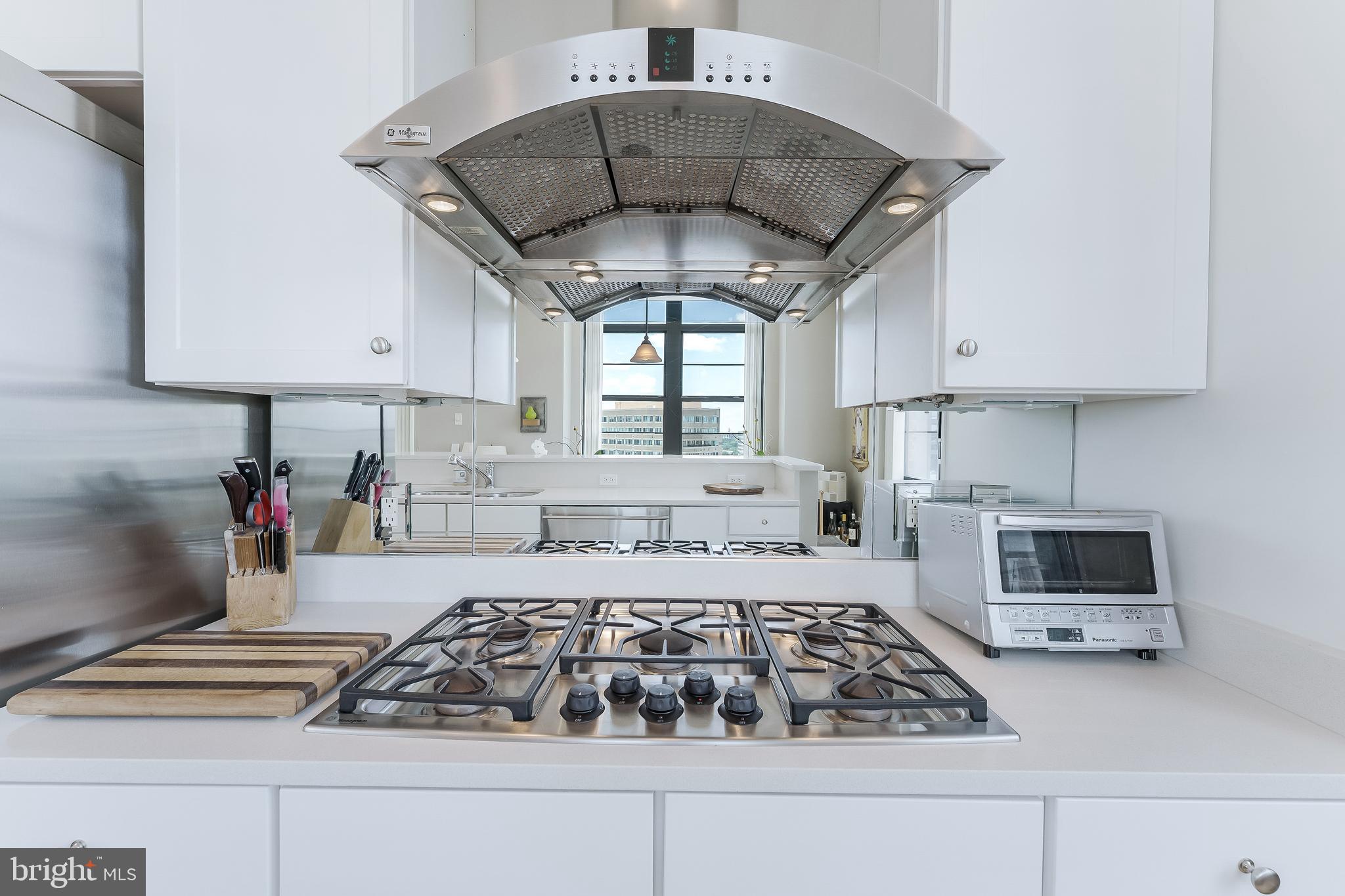 PARAMOUNT - Residential