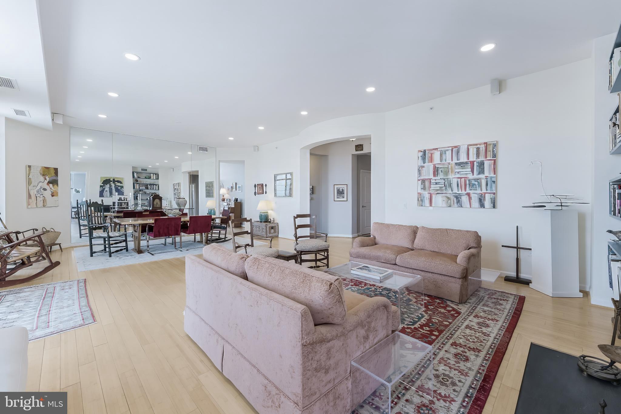 PARAMOUNT - Residential