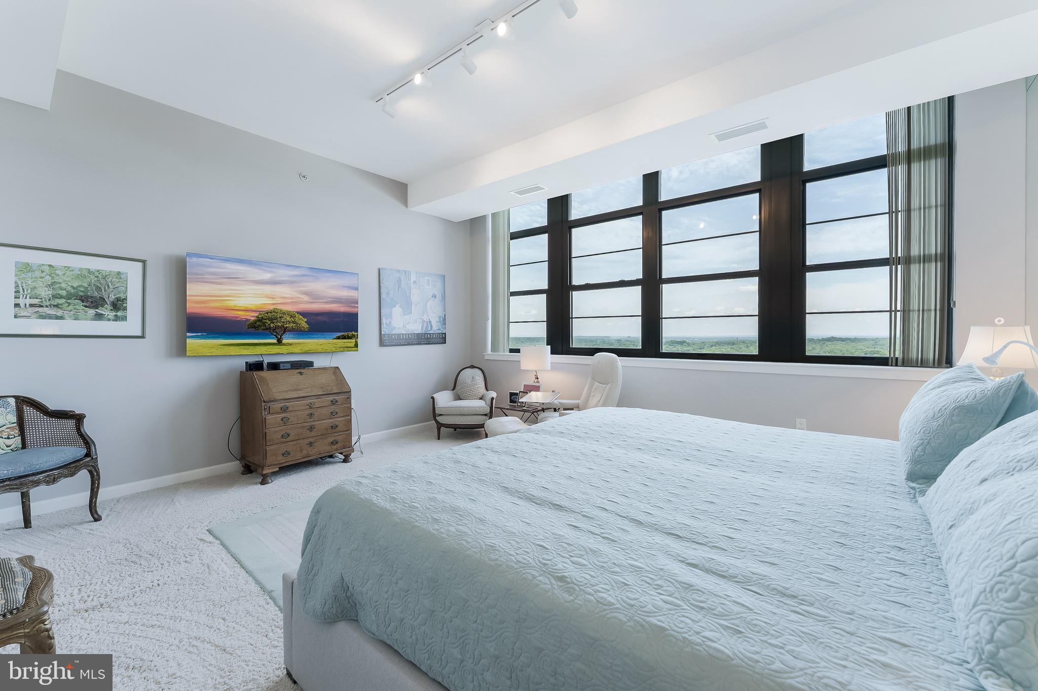 PARAMOUNT - Residential