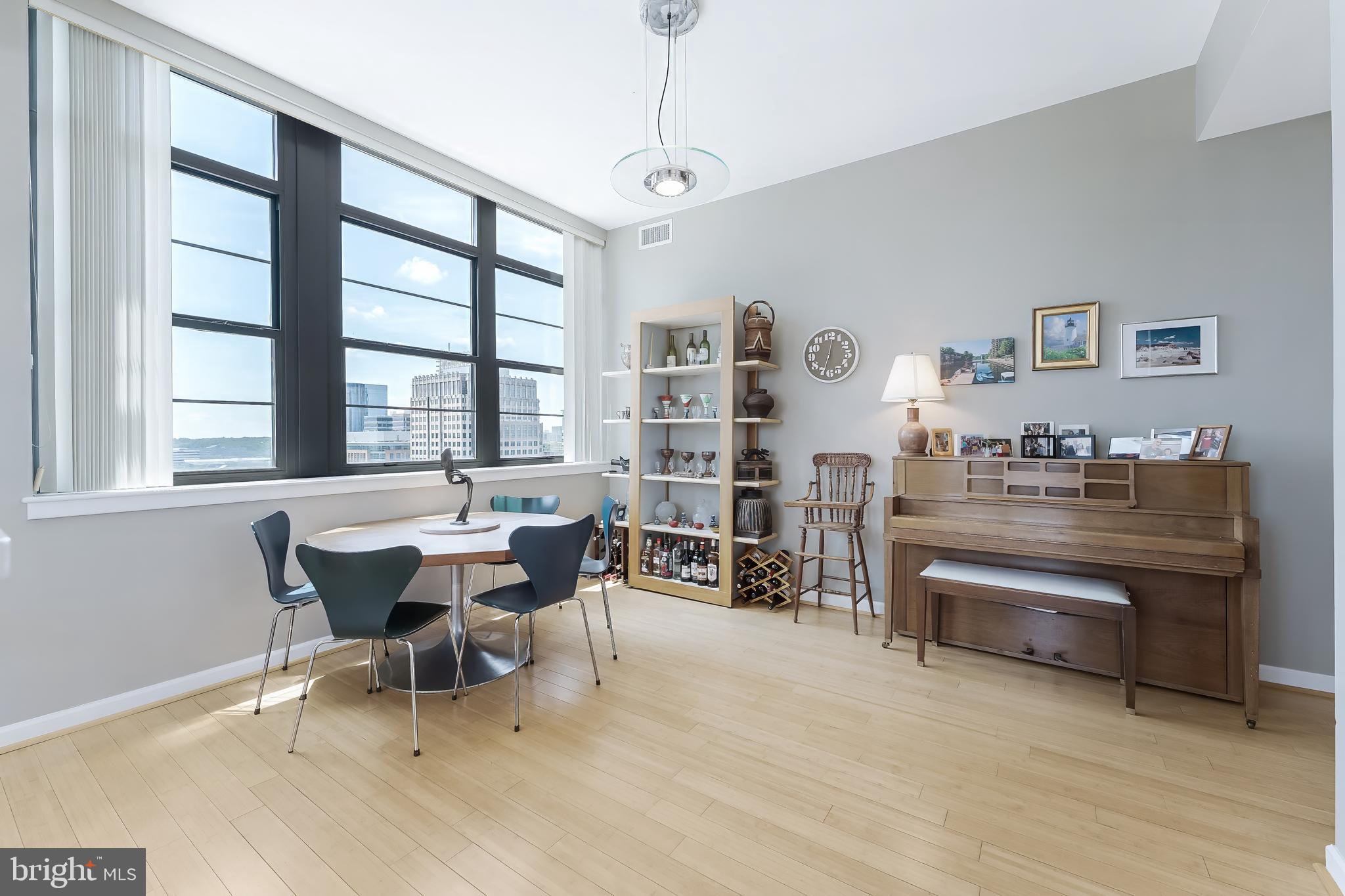 PARAMOUNT - Residential