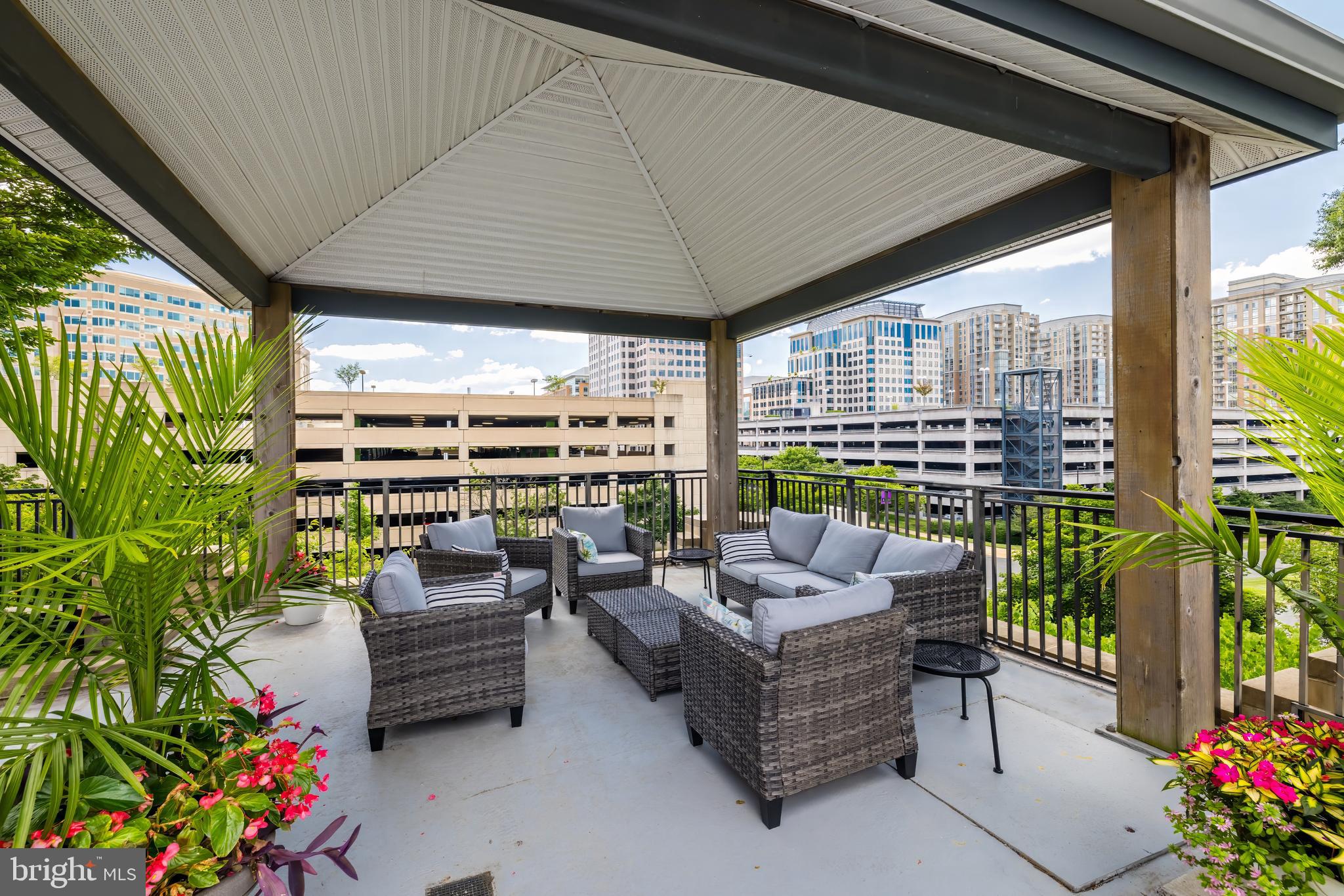 PARAMOUNT - Residential