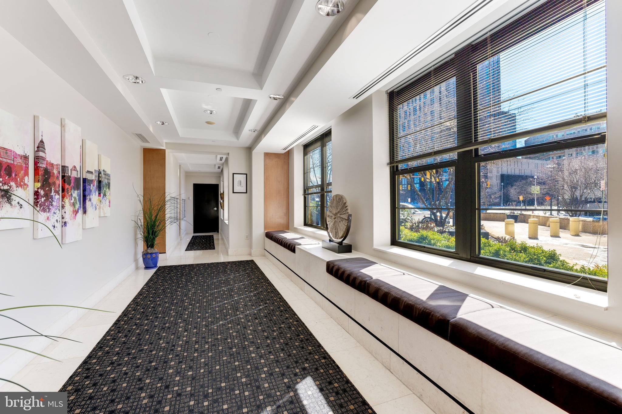 PARAMOUNT - Residential